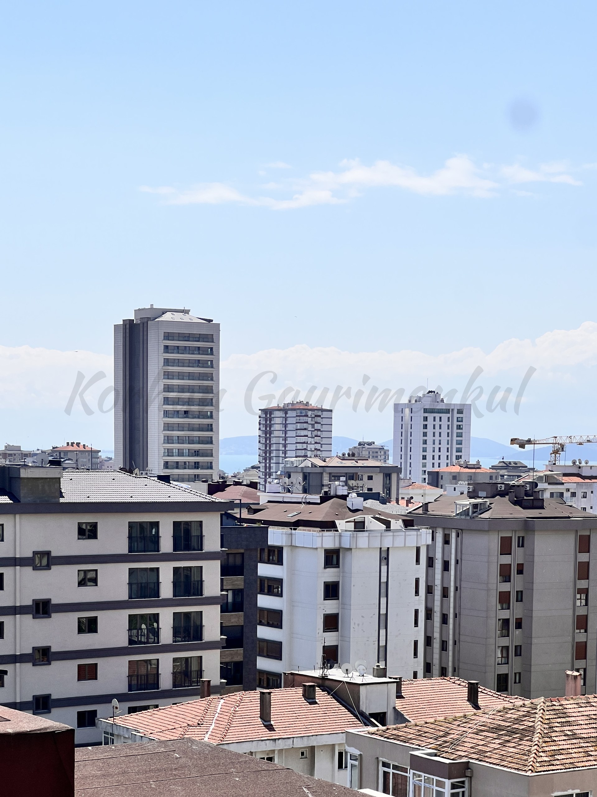 GÖZTEPE İSTASYON CADDESİ ÜZERİNDE 195M2 4+1