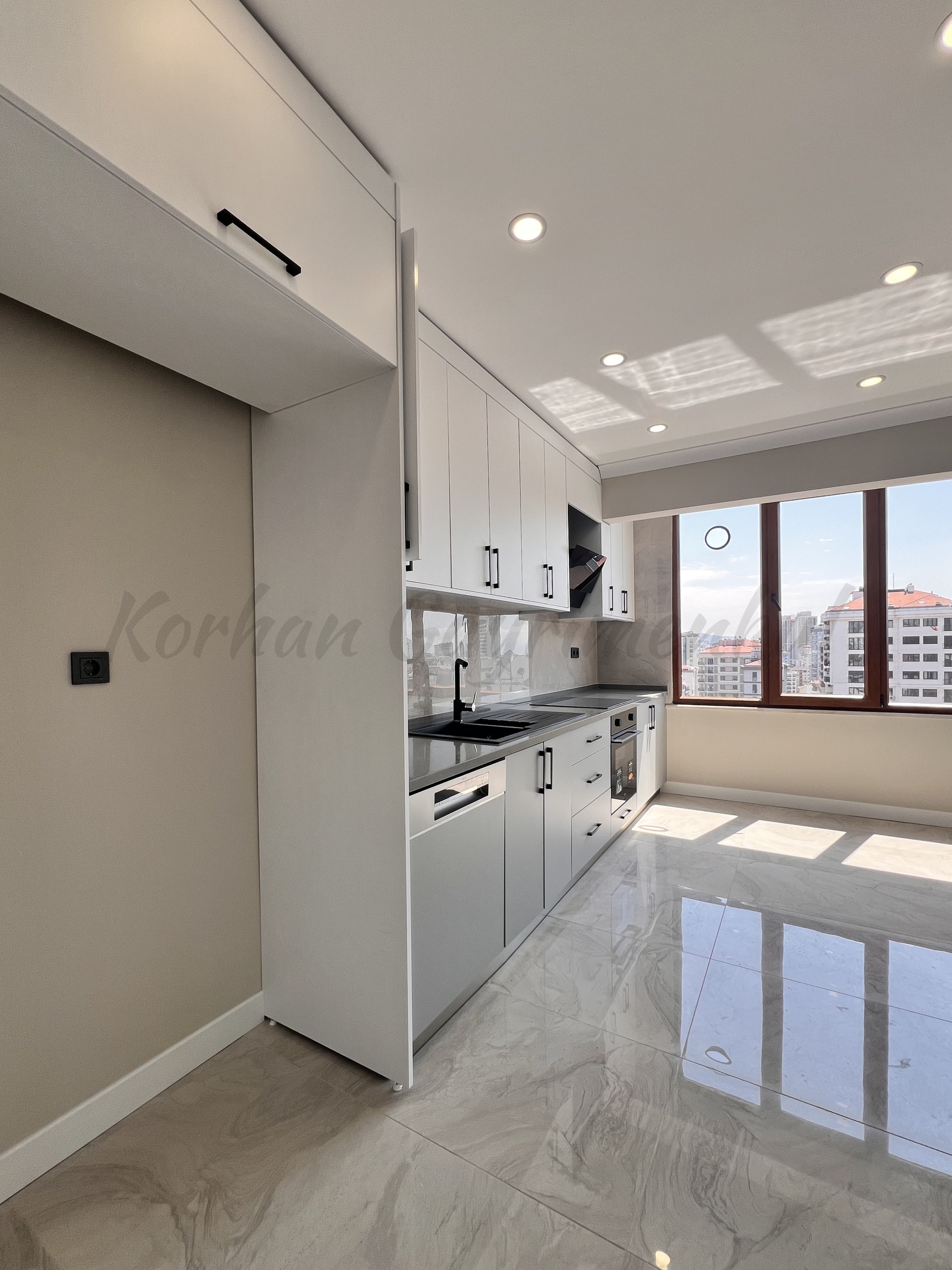 GÖZTEPE İSTASYON CADDESİ ÜZERİNDE 195M2 4+1