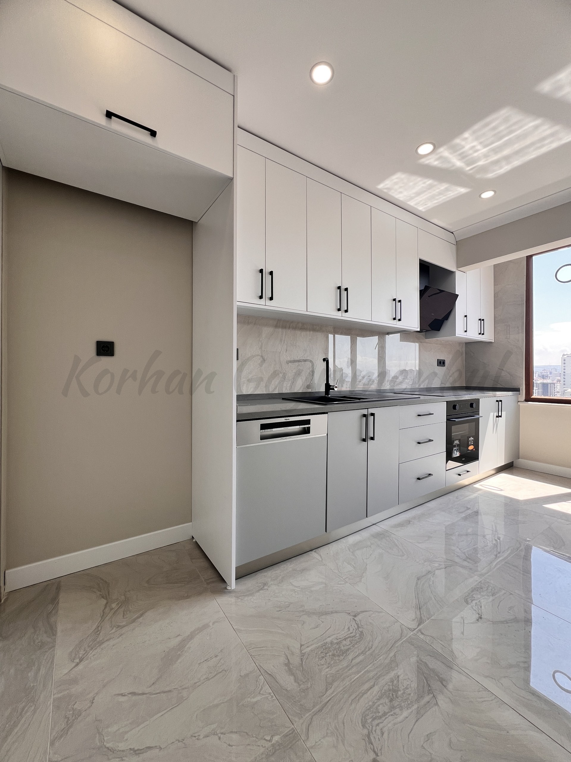 GÖZTEPE İSTASYON CADDESİ ÜZERİNDE 195M2 4+1