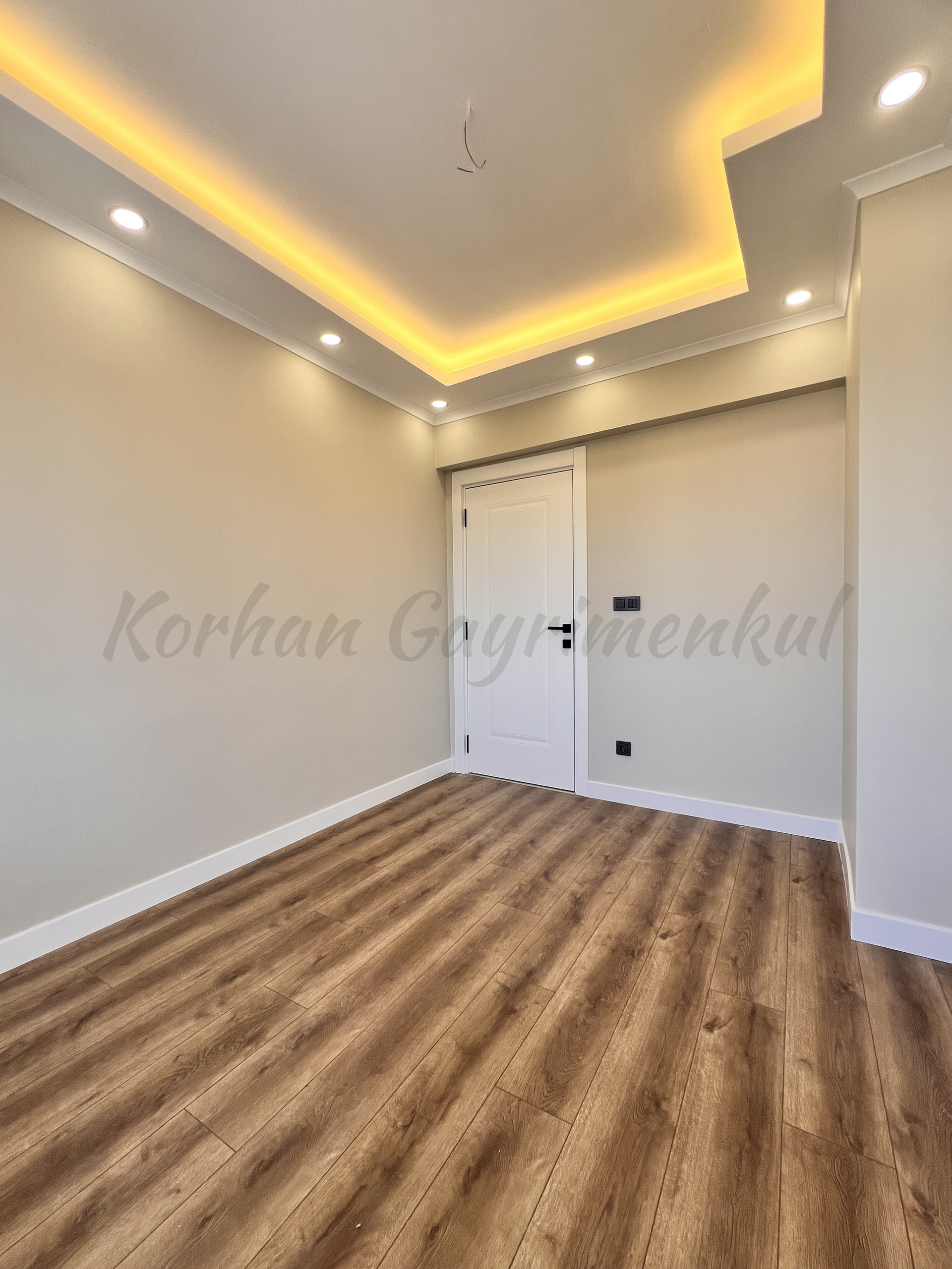 GÖZTEPE İSTASYON CADDESİ ÜZERİNDE 195M2 4+1