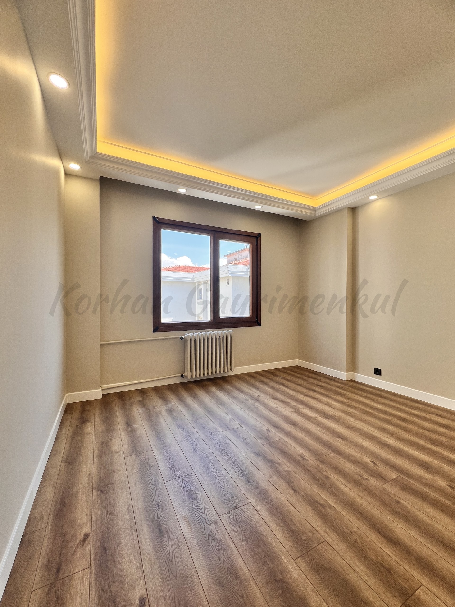 GÖZTEPE İSTASYON CADDESİ ÜZERİNDE 195M2 4+1