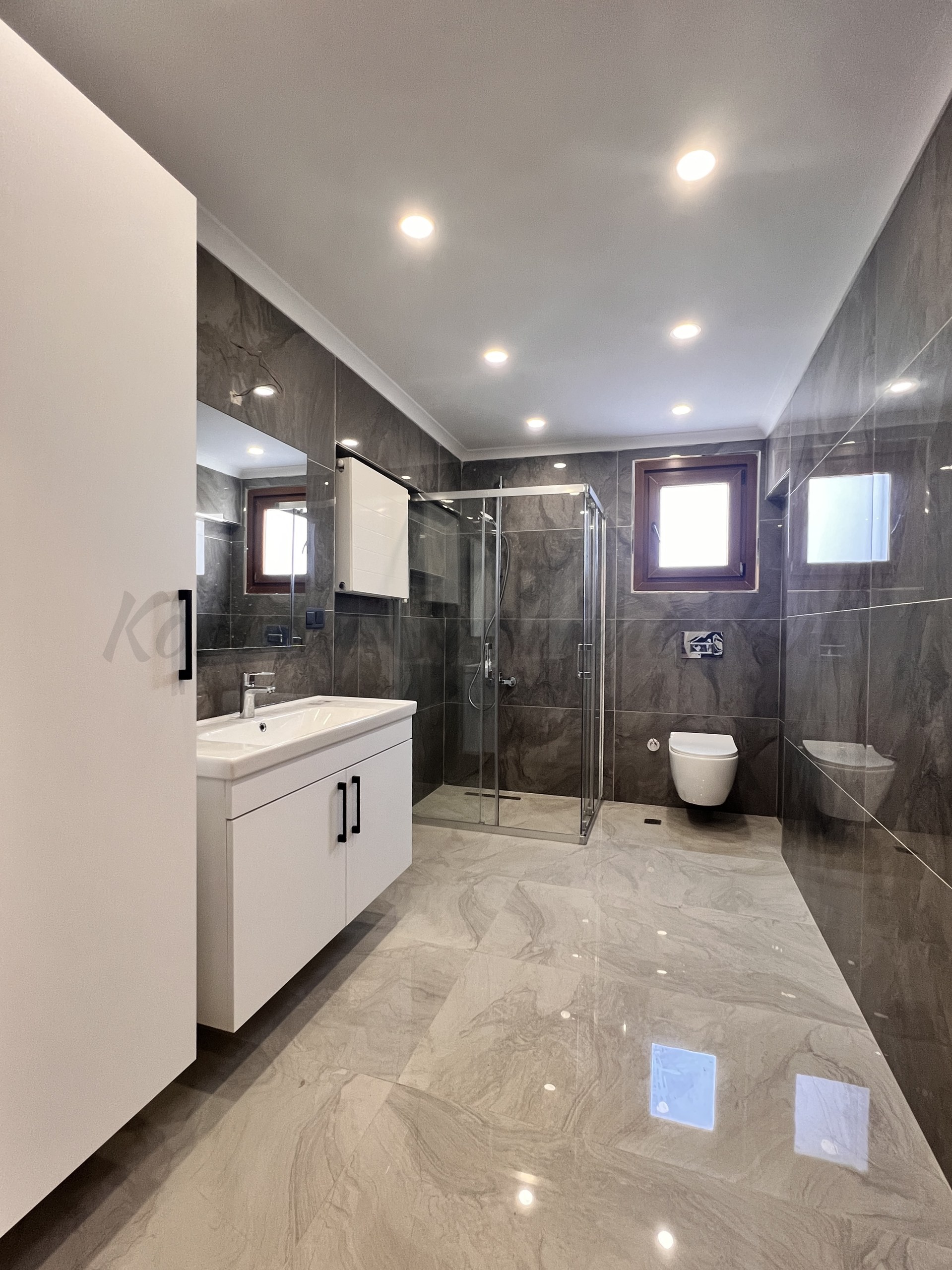 GÖZTEPE İSTASYON CADDESİ ÜZERİNDE 195M2 4+1