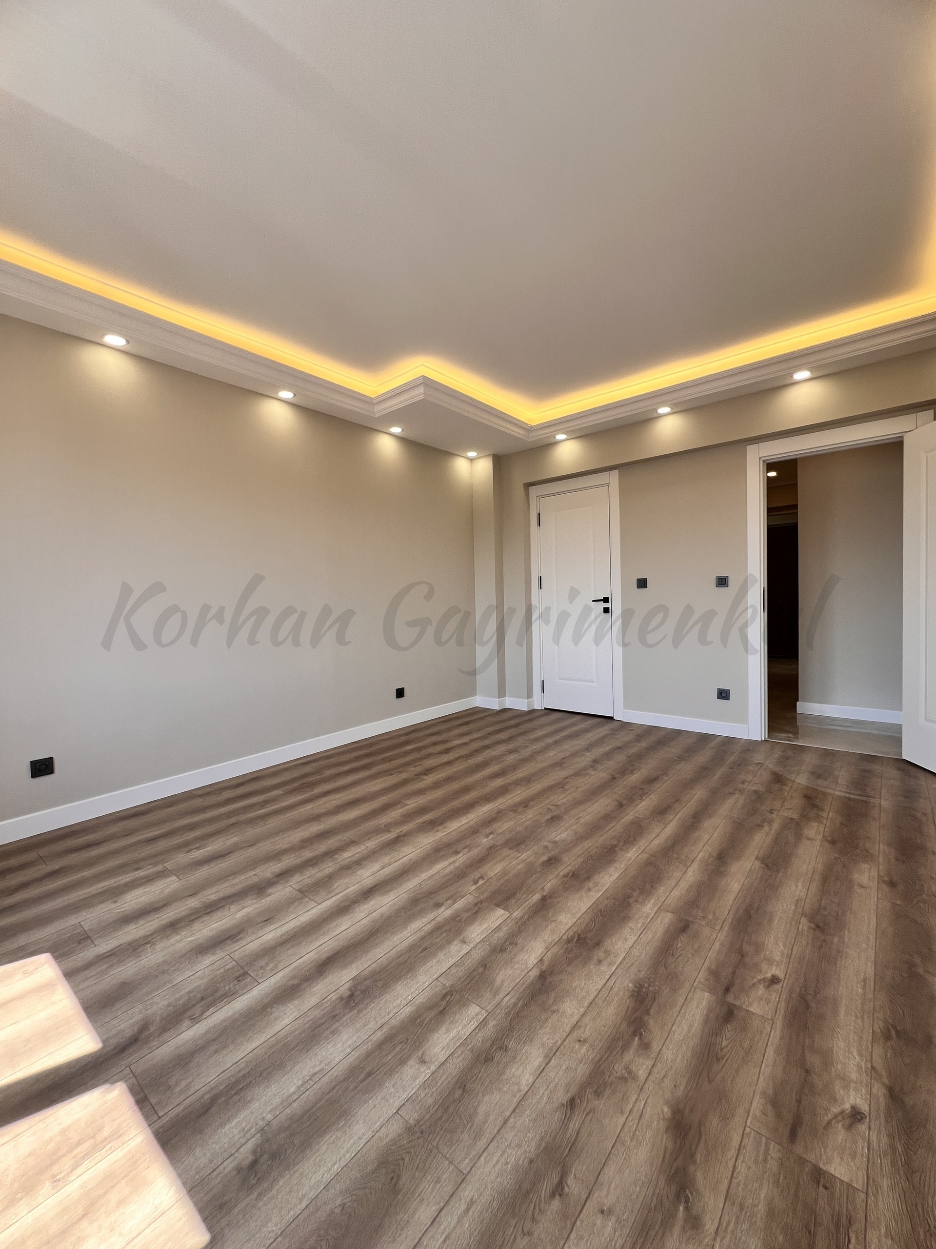 GÖZTEPE İSTASYON CADDESİ ÜZERİNDE 195M2 4+1