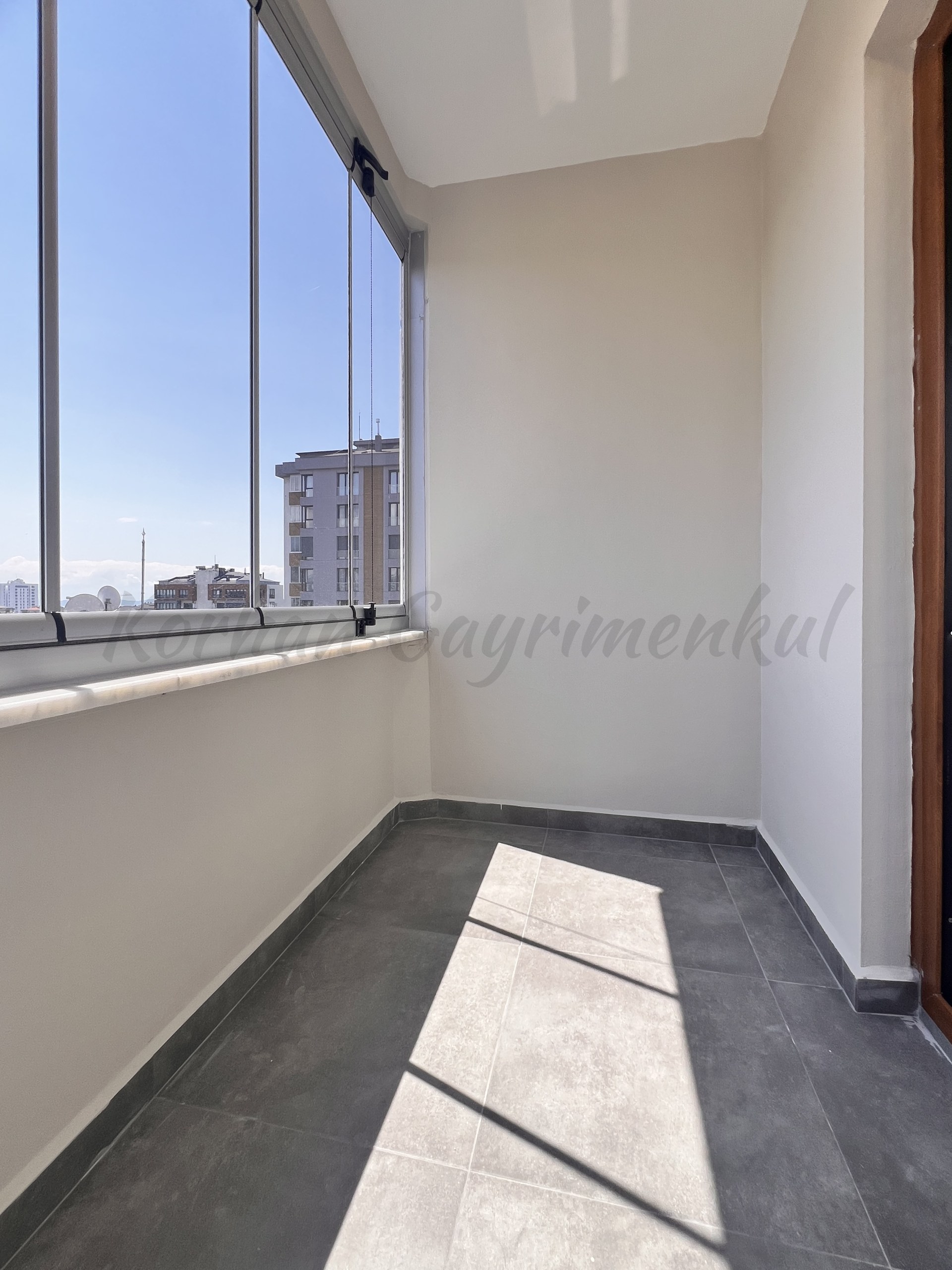 GÖZTEPE İSTASYON CADDESİ ÜZERİNDE 195M2 4+1