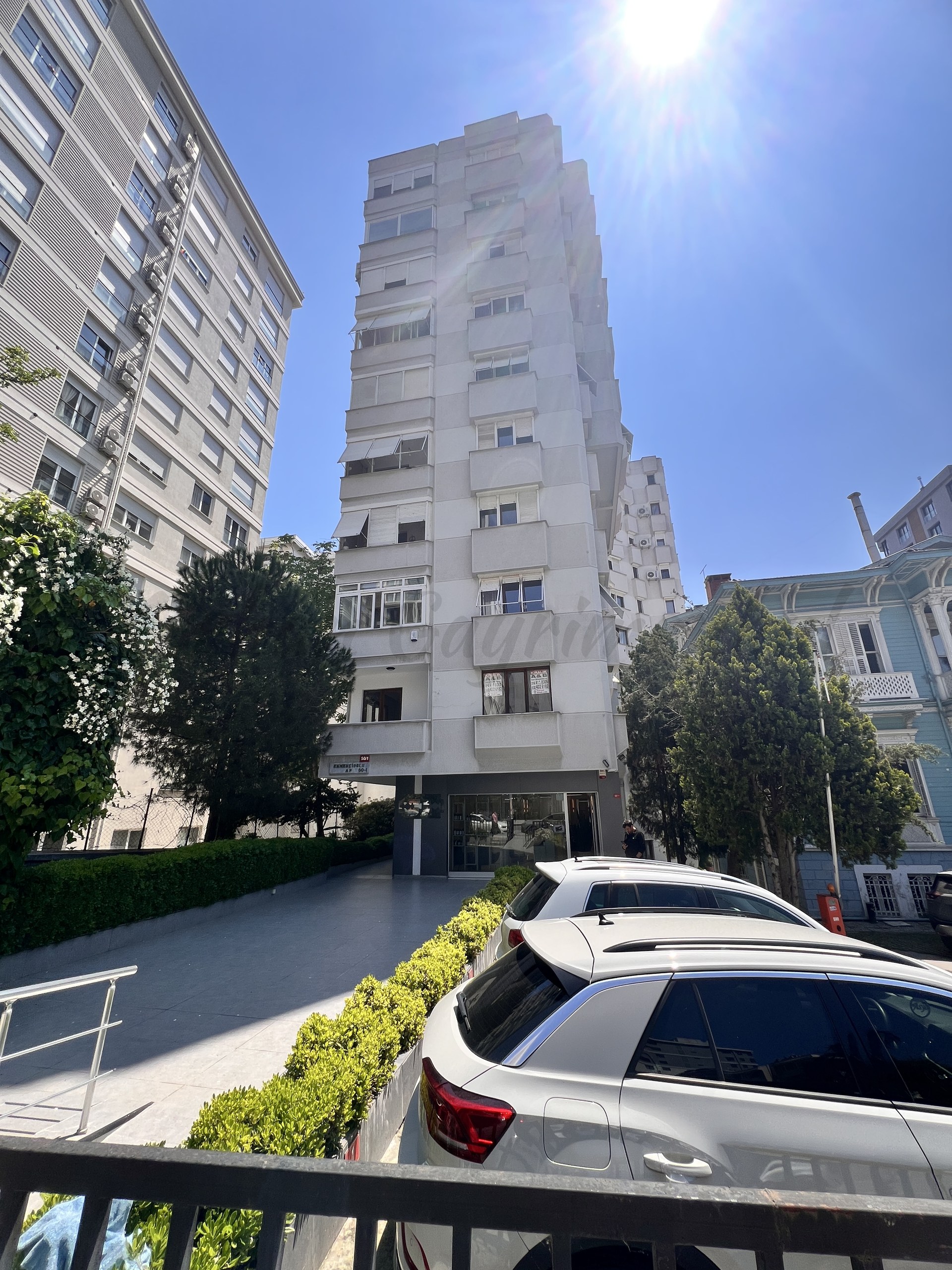 GÖZTEPE İSTASYON CADDESİ ÜZERİNDE 195M2 4+1