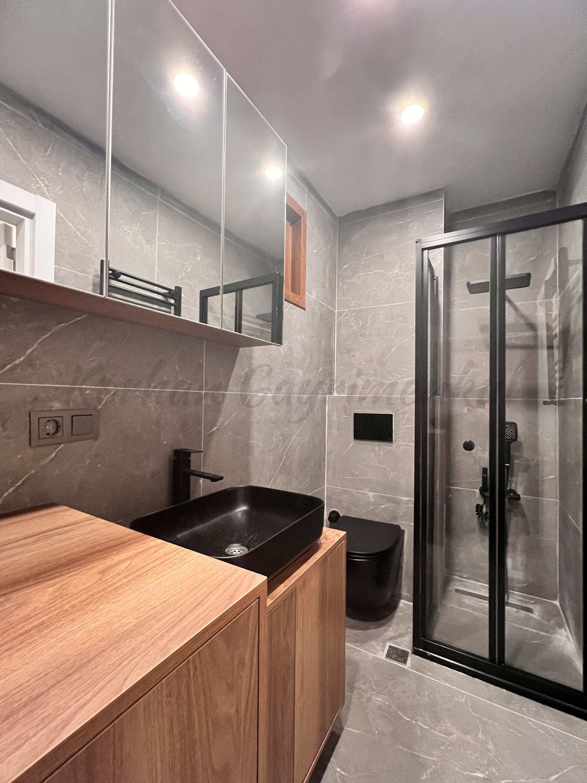 SUADİYE FERİDE GEÇİDİ'NİN SOKAĞINDA 105M2 3+1 YÜKSEK GİRİŞ