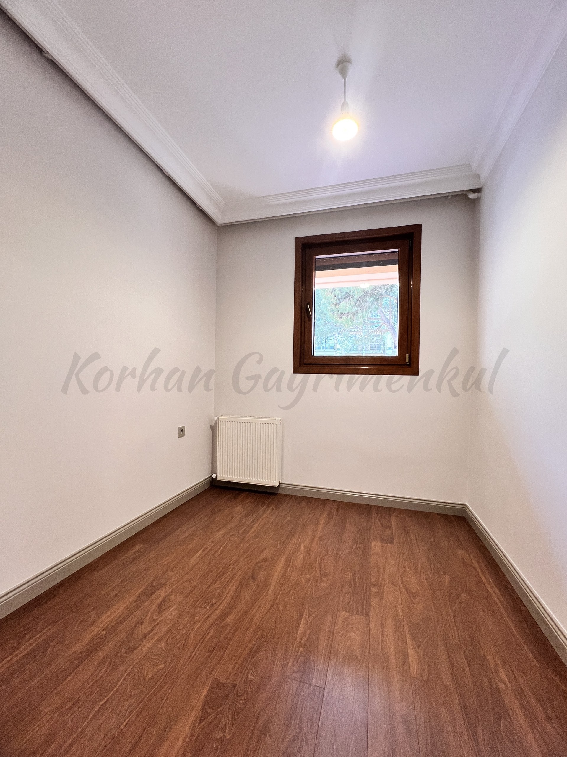 CADDEBOSTAN ÖMERPAŞA CADDESİNE 7. BİNADA EBEVEYN BANYOLU  80M2NET 3+1