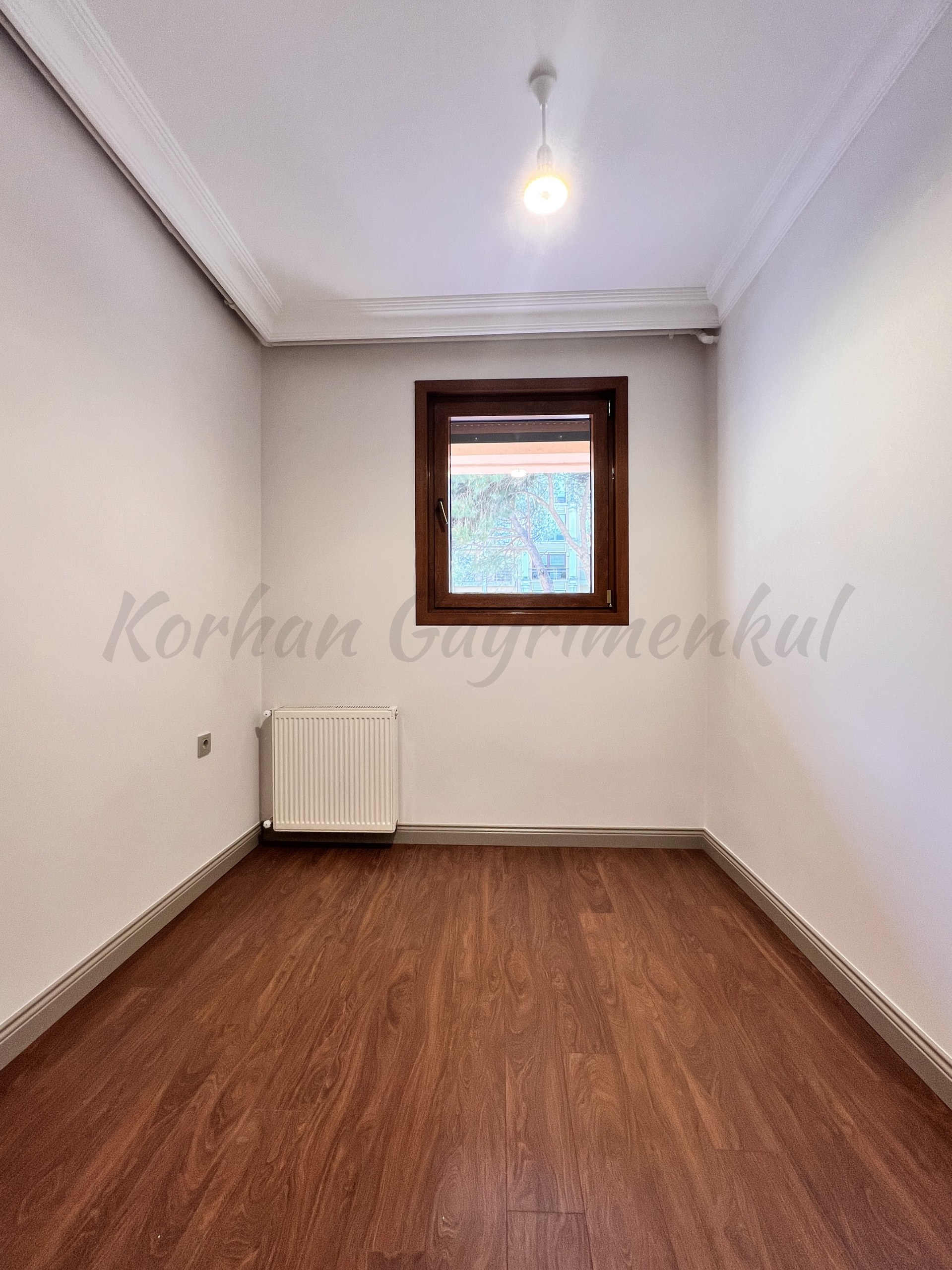 CADDEBOSTAN ÖMERPAŞA CADDESİNE 7. BİNADA EBEVEYN BANYOLU  80M2NET 3+1
