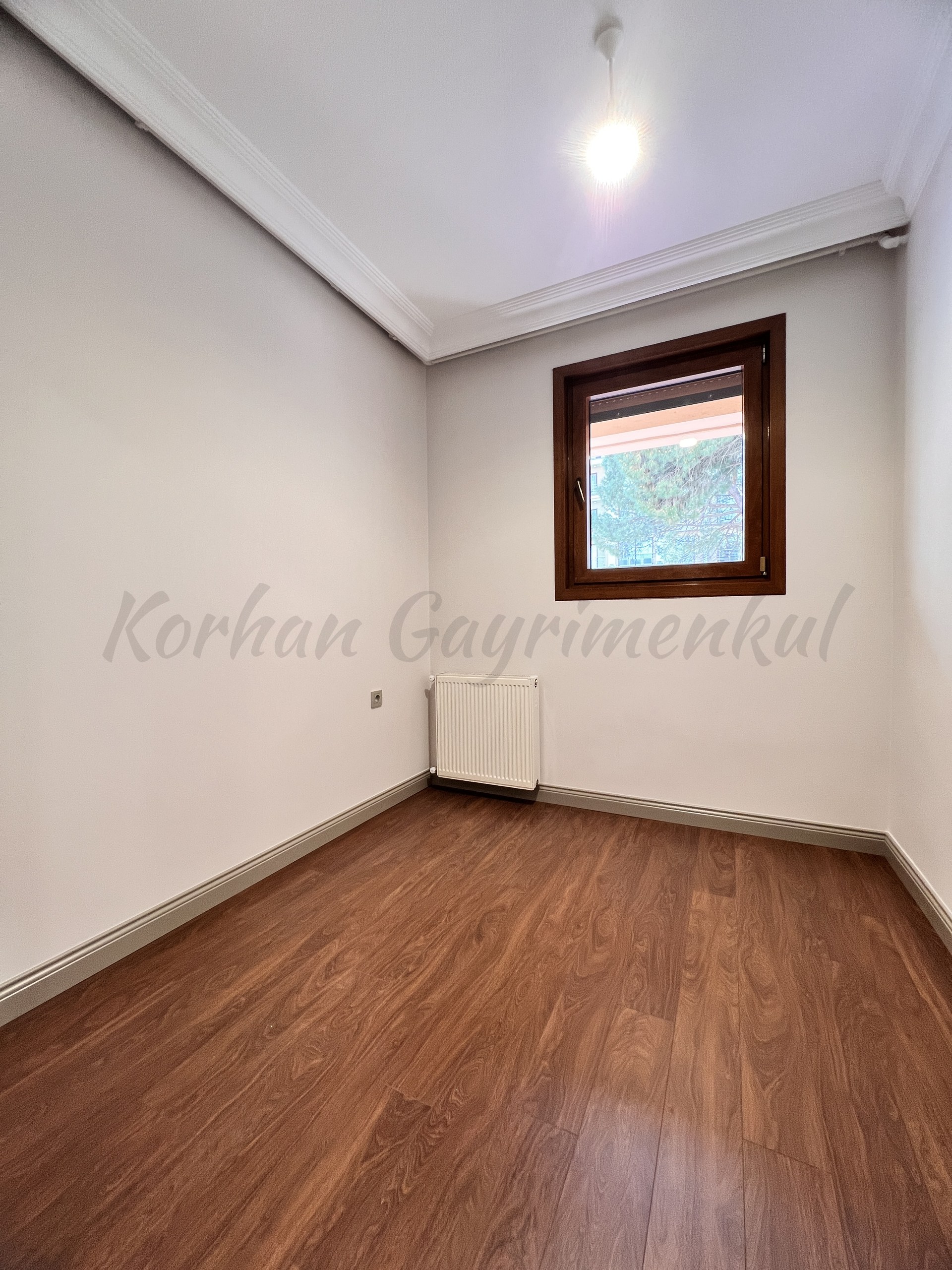 CADDEBOSTAN ÖMERPAŞA CADDESİNE 7. BİNADA EBEVEYN BANYOLU  80M2NET 3+1
