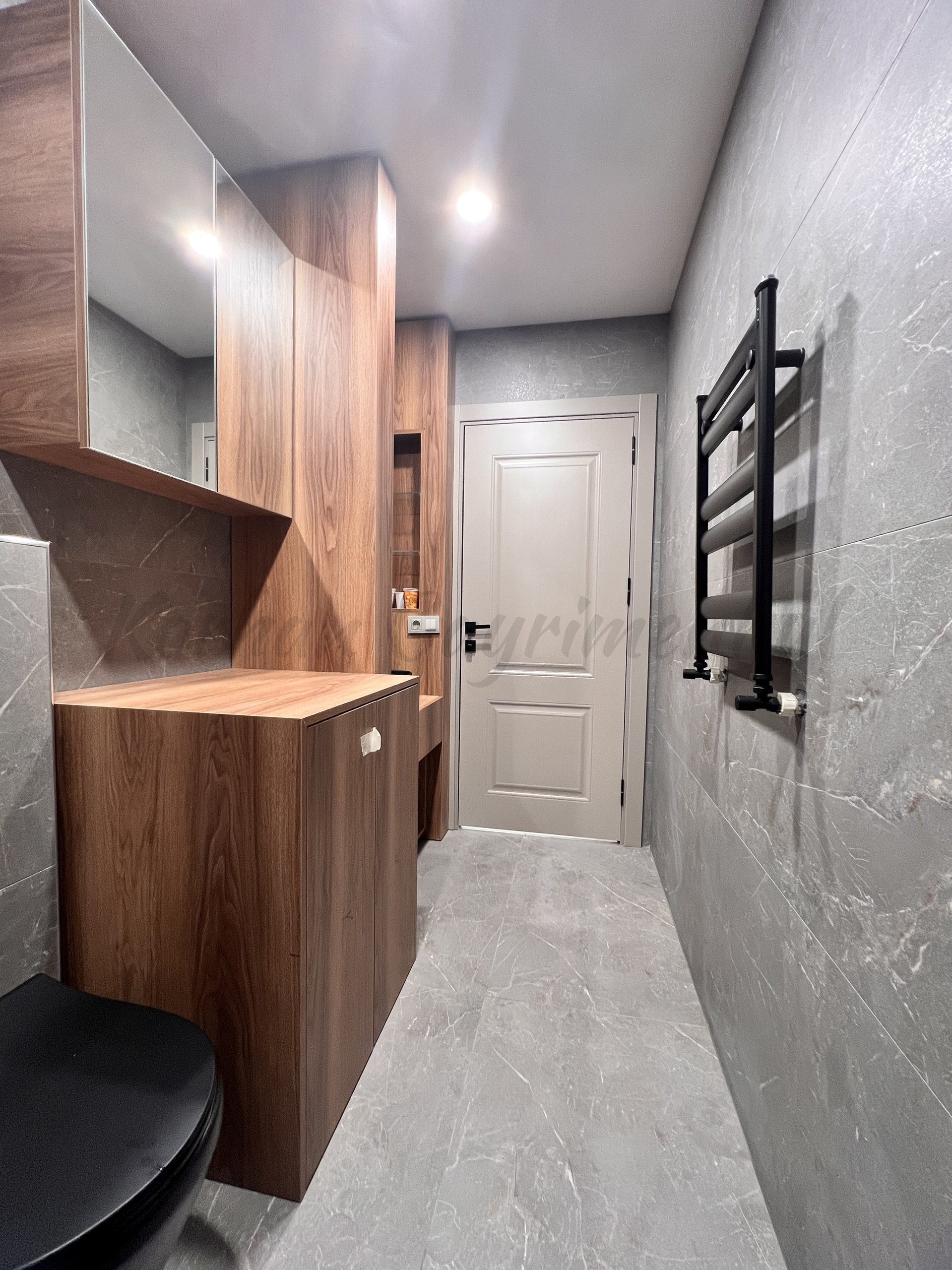 CADDEBOSTAN ÖMERPAŞA CADDESİNE 7. BİNADA EBEVEYN BANYOLU  80M2NET 3+1