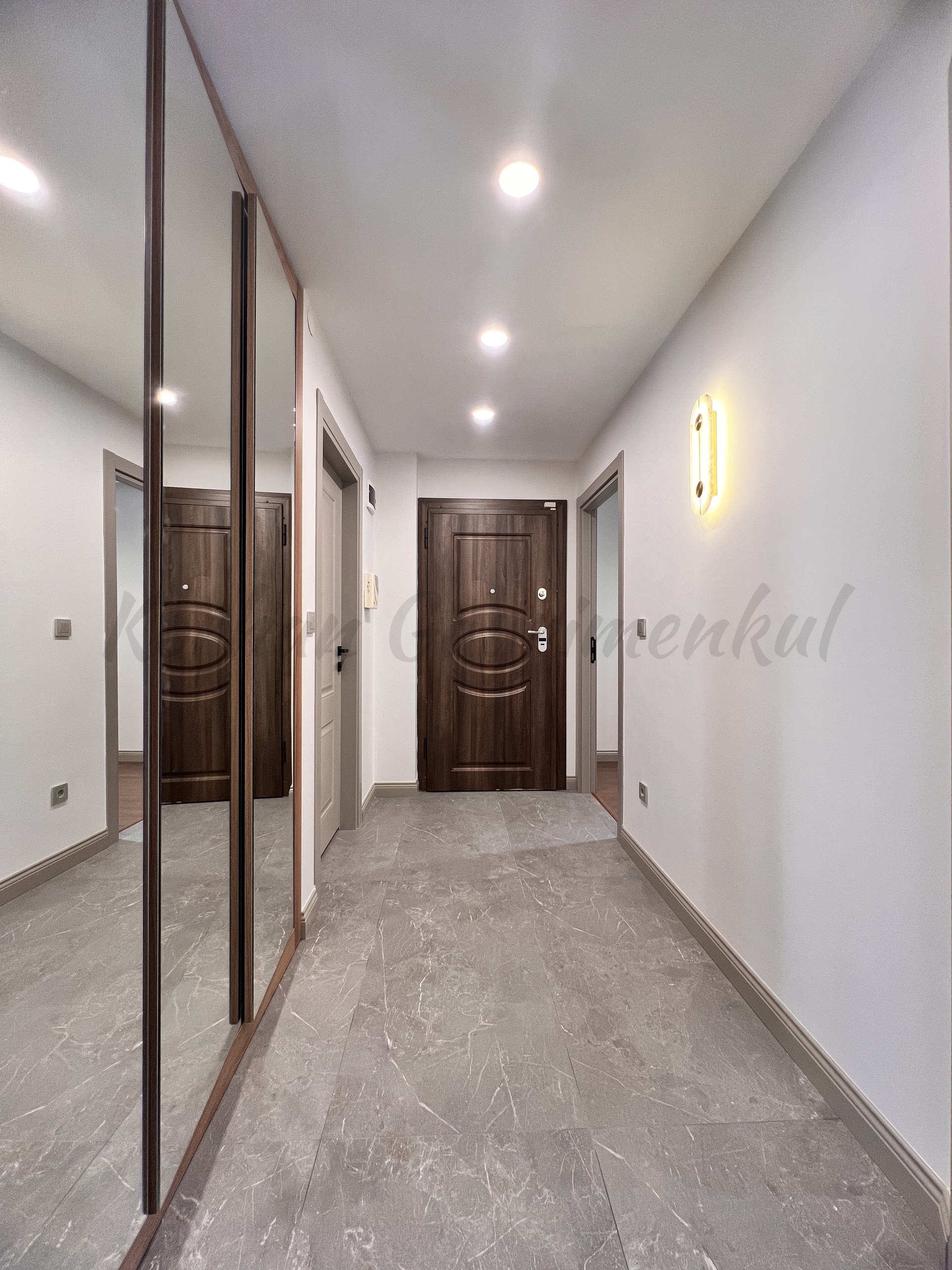 CADDEBOSTAN ÖMERPAŞA CADDESİNE 7. BİNADA EBEVEYN BANYOLU  80M2NET 3+1