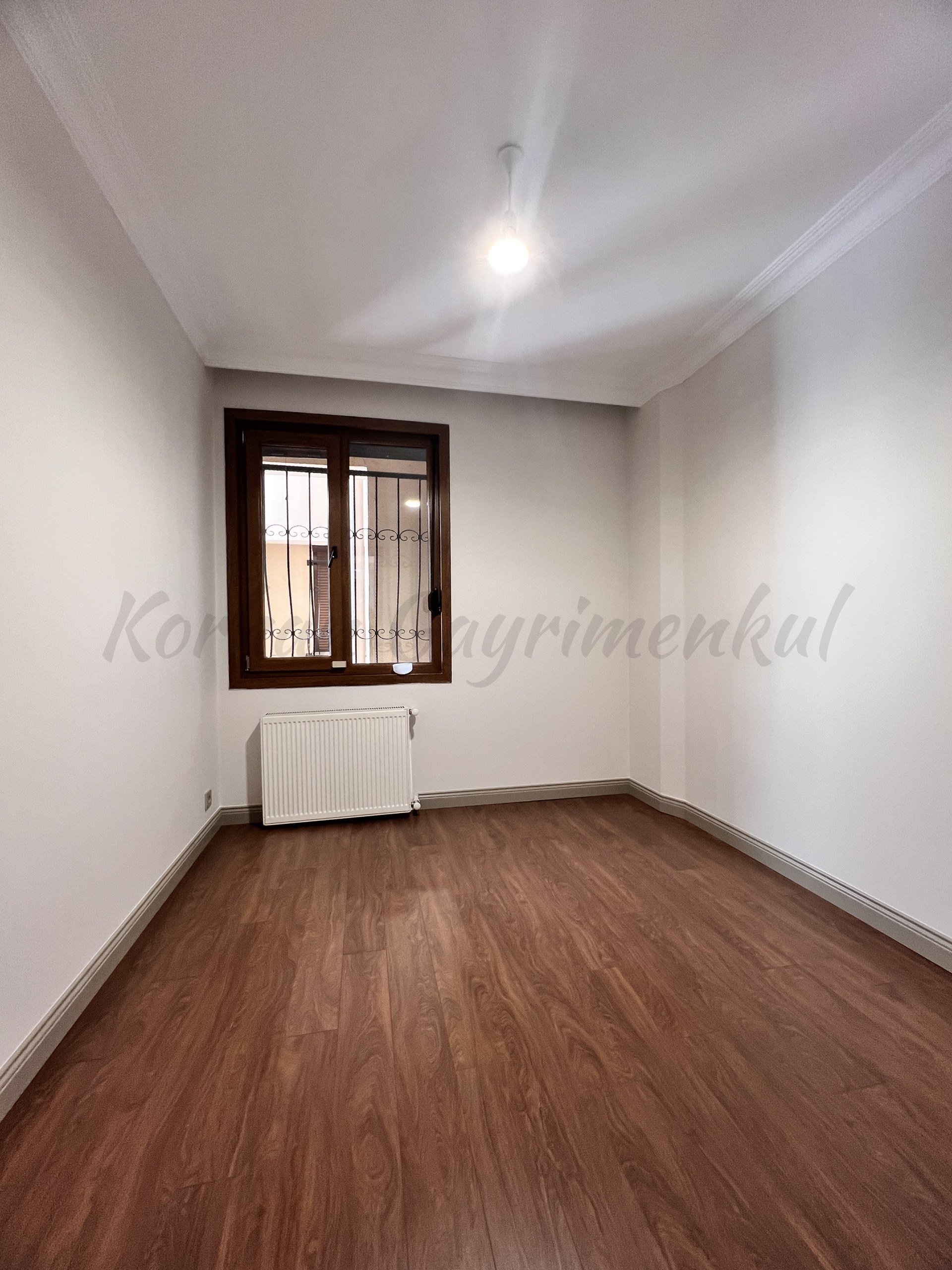 CADDEBOSTAN ÖMERPAŞA CADDESİNE 7. BİNADA EBEVEYN BANYOLU  80M2NET 3+1