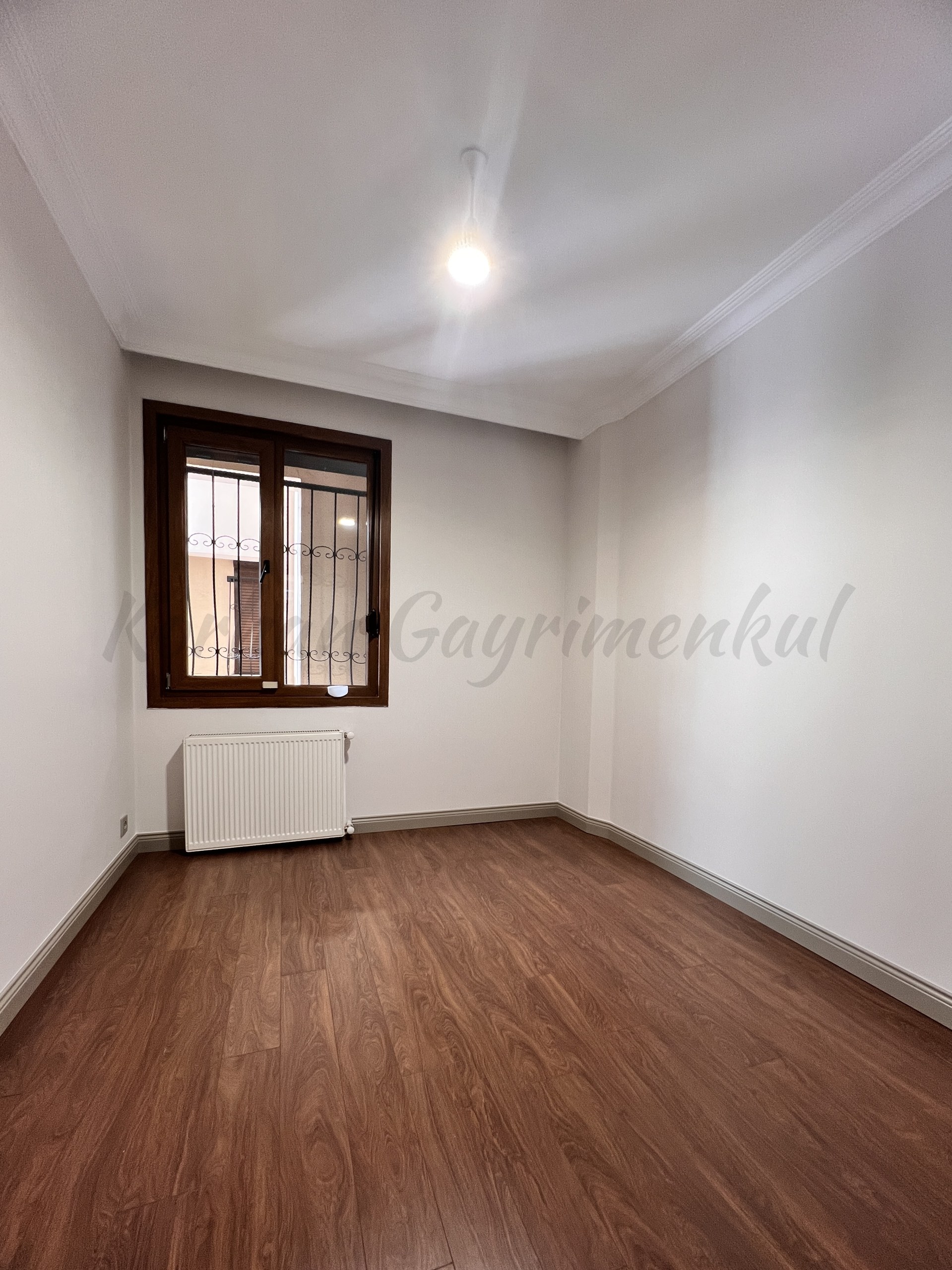 CADDEBOSTAN ÖMERPAŞA CADDESİNE 7. BİNADA EBEVEYN BANYOLU  80M2NET 3+1
