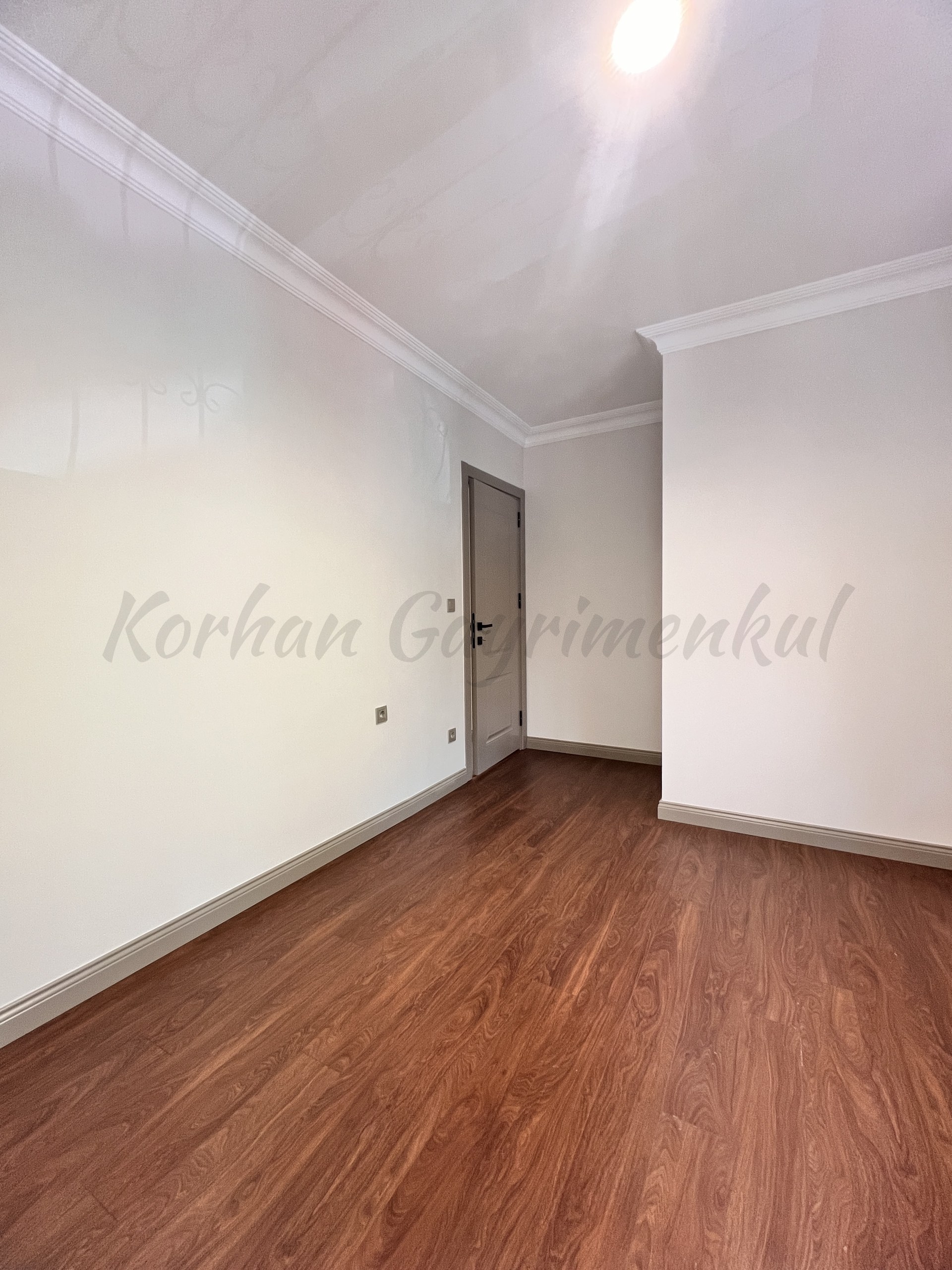 CADDEBOSTAN ÖMERPAŞA CADDESİNE 7. BİNADA EBEVEYN BANYOLU  80M2NET 3+1