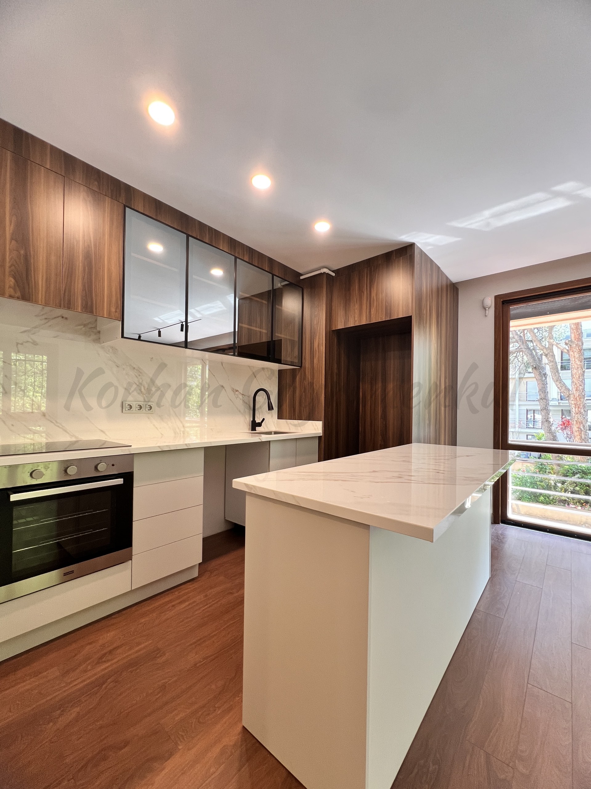 CADDEBOSTAN ÖMERPAŞA CADDESİNE 7. BİNADA EBEVEYN BANYOLU  80M2NET 3+1