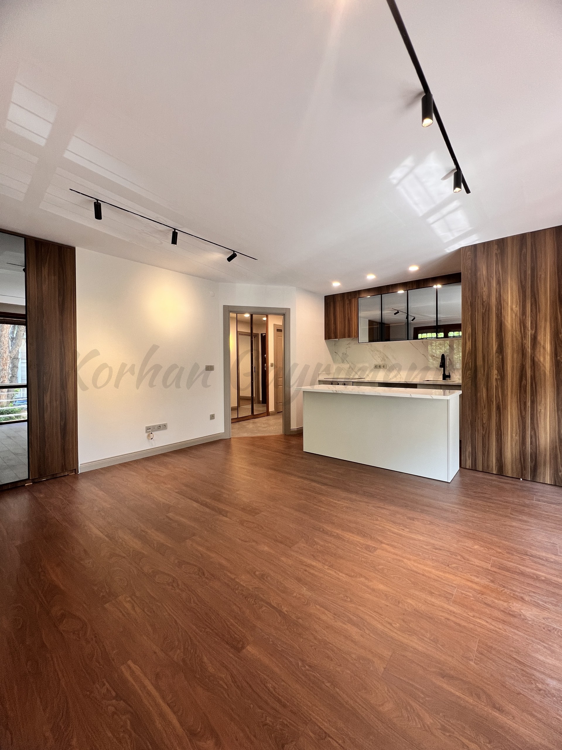 CADDEBOSTAN ÖMERPAŞA CADDESİNE 7. BİNADA EBEVEYN BANYOLU  80M2NET 3+1