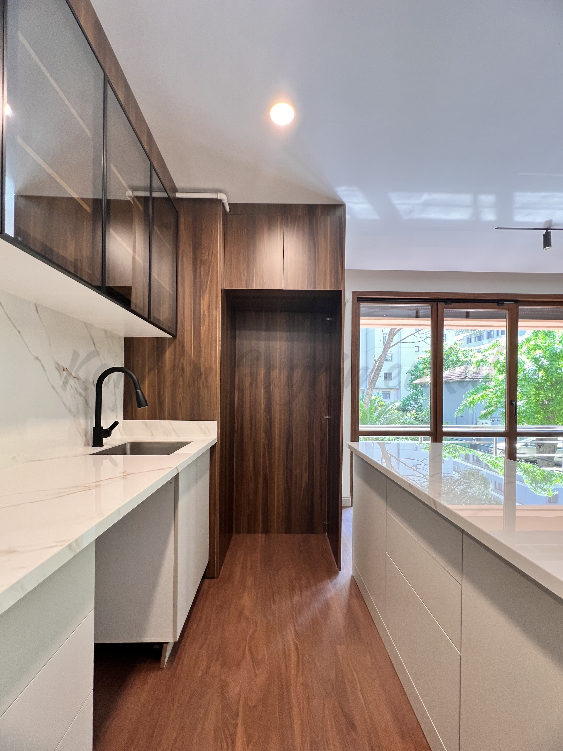 CADDEBOSTAN ÖMERPAŞA CADDESİNE 7. BİNADA EBEVEYN BANYOLU  80M2NET 3+1
