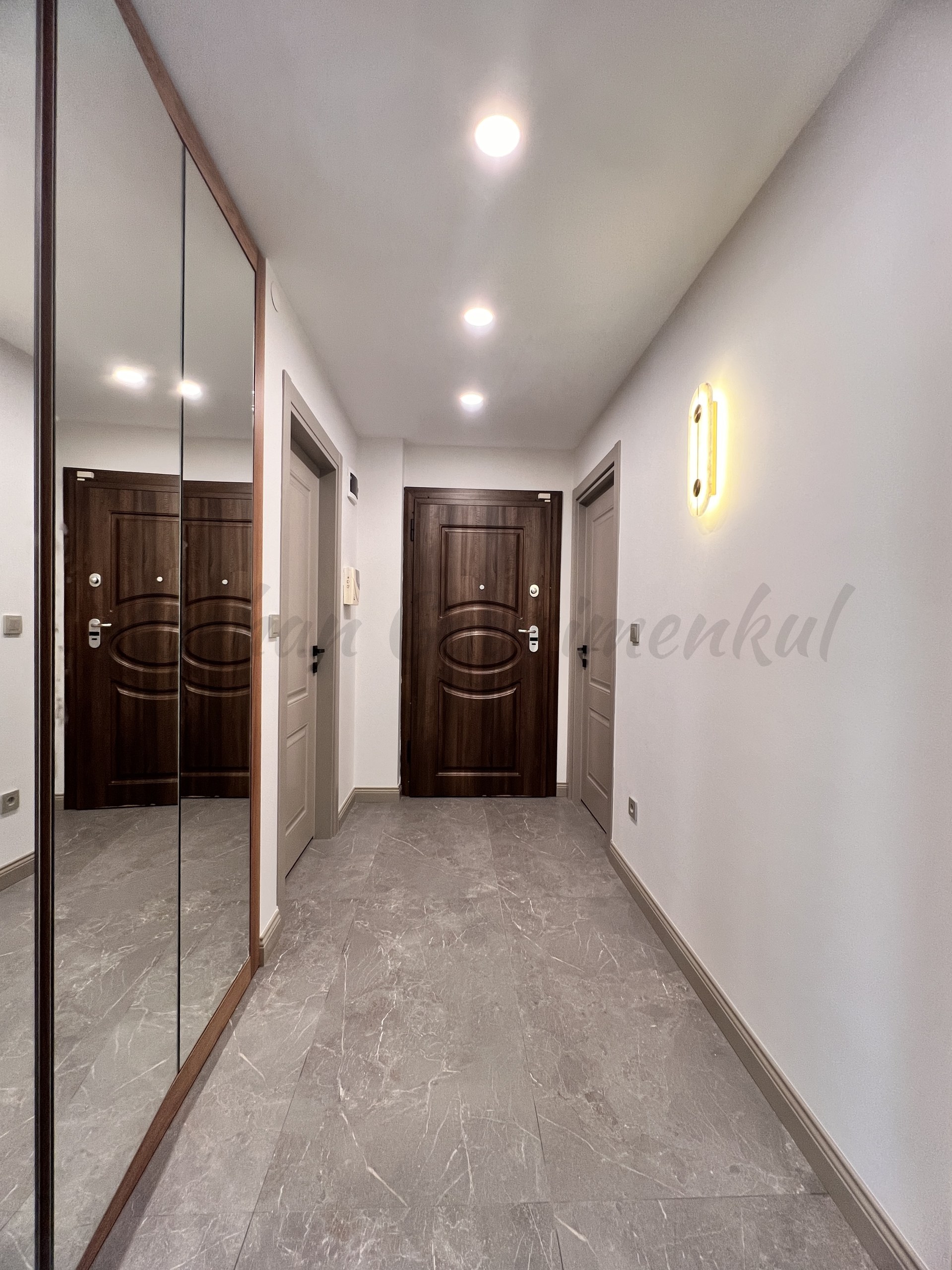 CADDEBOSTAN ÖMERPAŞA CADDESİNE 7. BİNADA EBEVEYN BANYOLU  80M2NET 3+1