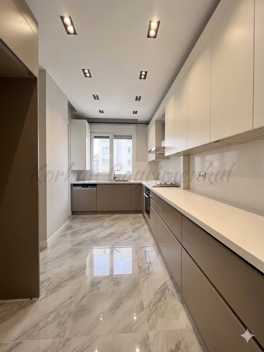 CADDEBOSTAN ÖMERPAŞADA 2024 YAPIMI 115M2 NET 3+1 KATTA TEK BALKONLU EBEVEYNLİ