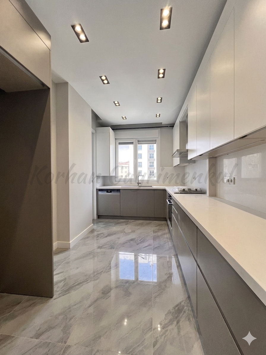 CADDEBOSTAN ÖMERPAŞADA 2024 YAPIMI 115M2 NET 3+1 KATTA TEK BALKONLU EBEVEYNLİ