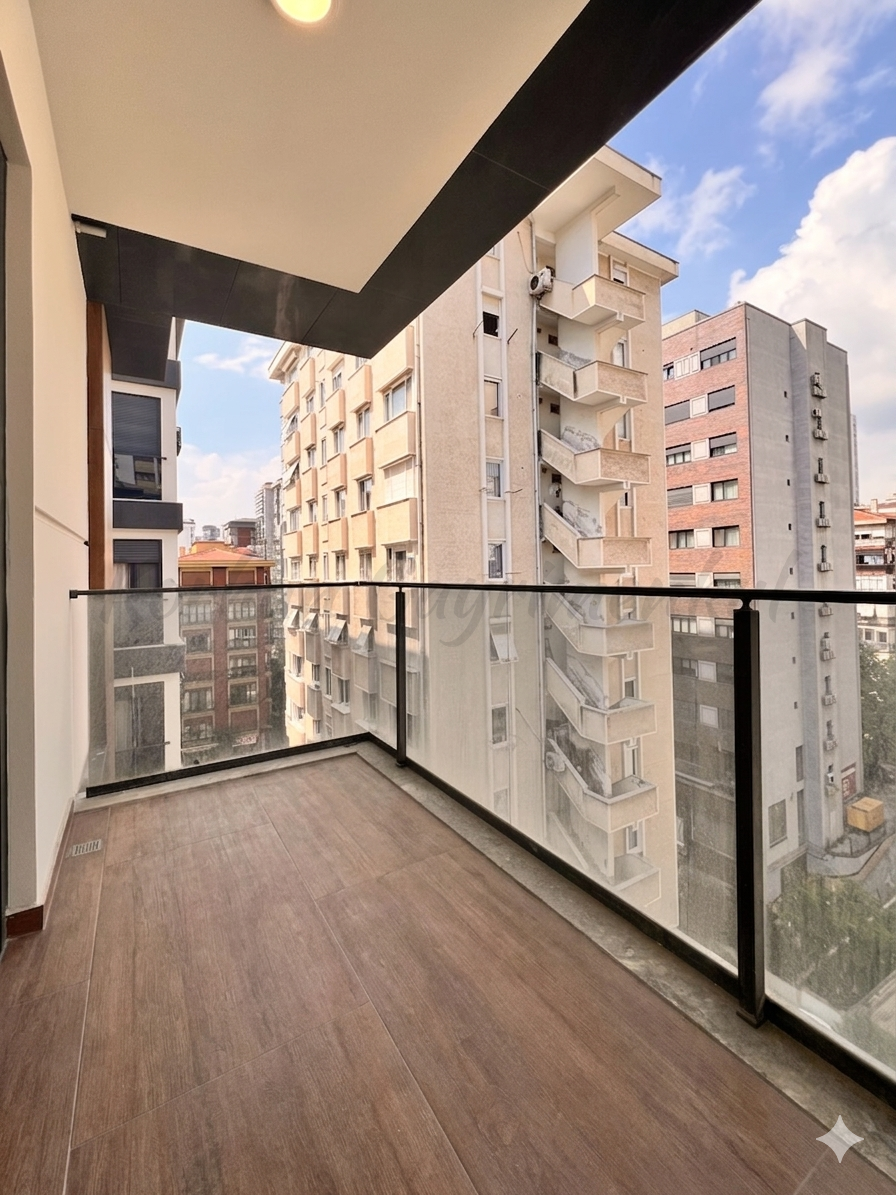 CADDEBOSTAN ÖMERPAŞADA 2024 YAPIMI 115M2 NET 3+1 KATTA TEK BALKONLU EBEVEYNLİ