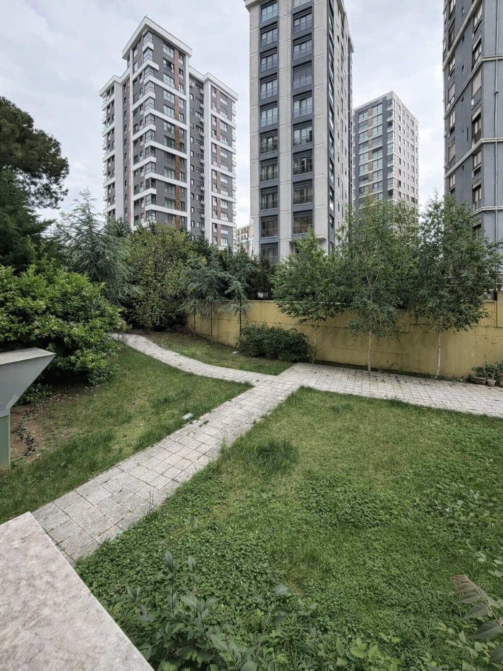 ŞENESENEVLER'İN ENGÜZEL SOKAĞINDA EBEVEYN BANYOLU 75M2 NET 2+1