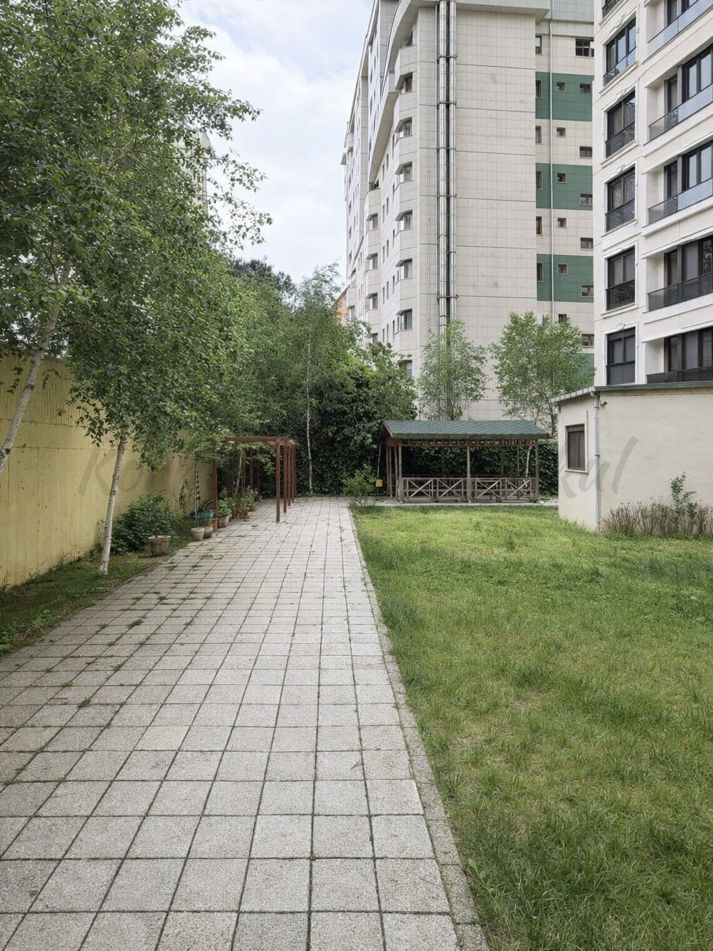 ŞENESENEVLER'İN ENGÜZEL SOKAĞINDA EBEVEYN BANYOLU 75M2 NET 2+1