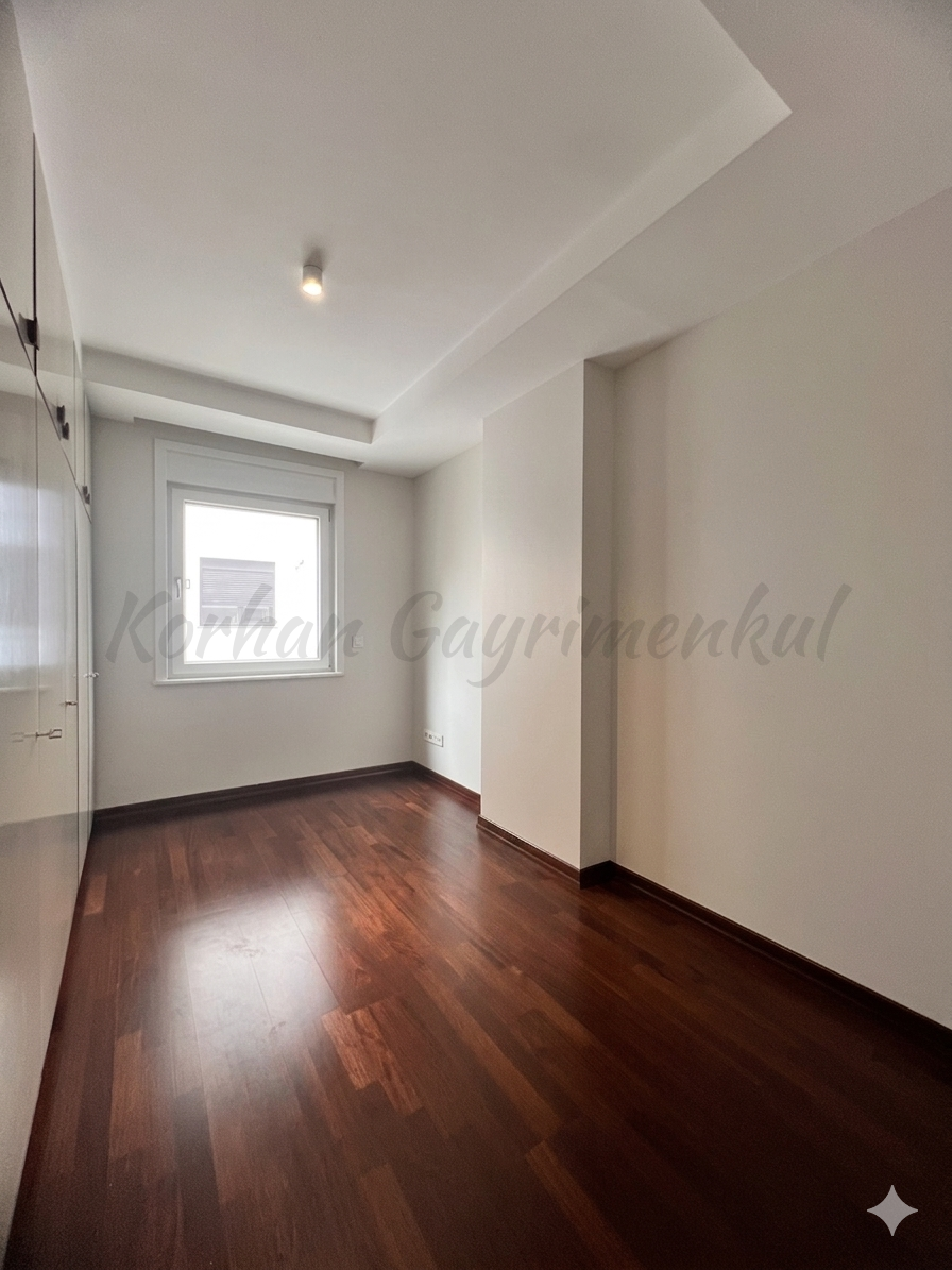 SUADİYE BOSTANCI SINIRINDA 125m2 NET 3+1 BALKONLU EBEVEYNLİ GİYİNME ODALI 10 YILLIK