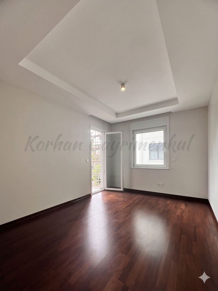 SUADİYE BOSTANCI SINIRINDA 125m2 NET 3+1 BALKONLU EBEVEYNLİ GİYİNME ODALI 10 YILLIK