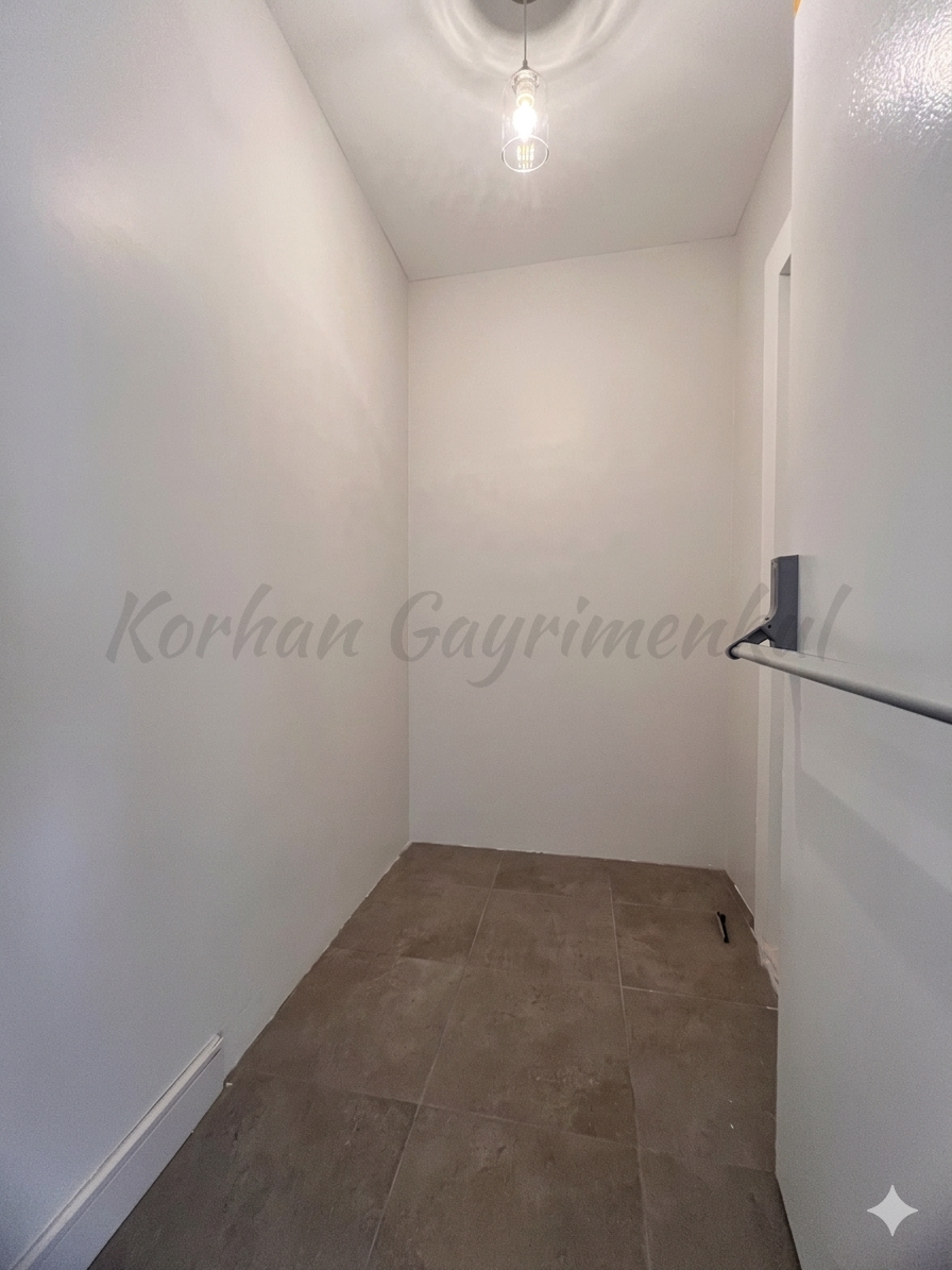 SUADİYE BOSTANCI SINIRINDA 125m2 NET 3+1 BALKONLU EBEVEYNLİ GİYİNME ODALI 10 YILLIK
