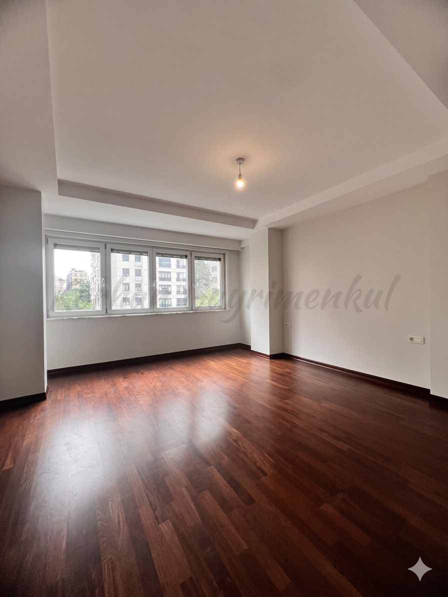 SUADİYE BOSTANCI SINIRINDA 125m2 NET 3+1 BALKONLU EBEVEYNLİ GİYİNME ODALI 10 YILLIK