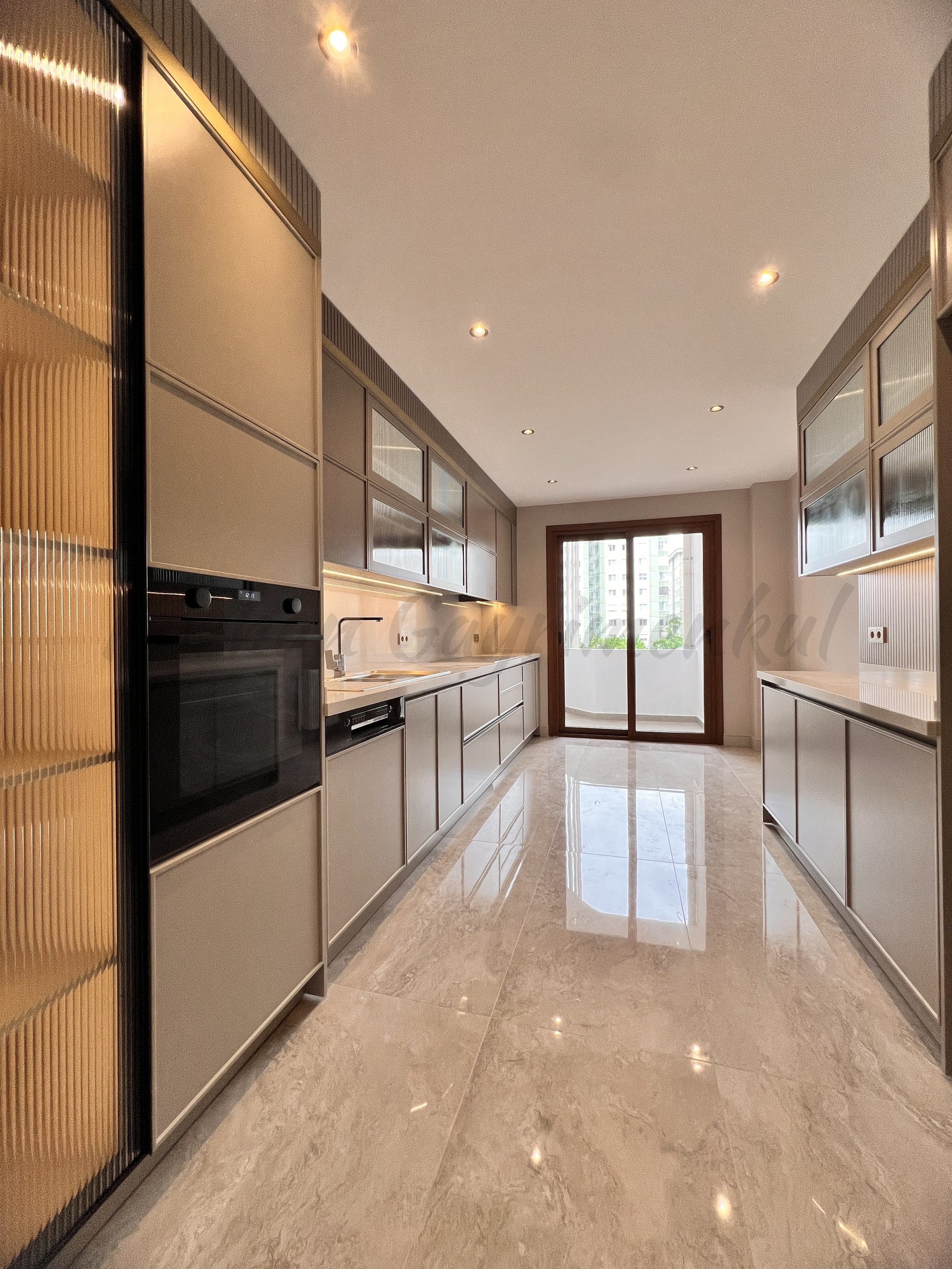 KOZYATAĞININ İKON SİTESİ IŞIKLAR 1 DE 170m2 NET 3+1 ÖZEL DEKORLU