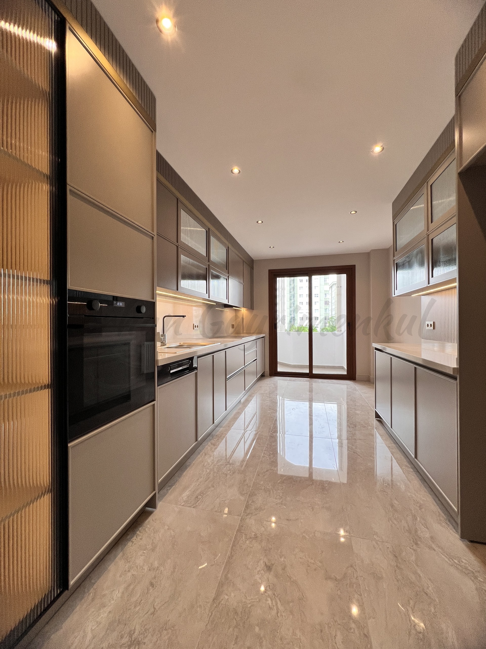 KOZYATAĞININ İKON SİTESİ IŞIKLAR 1 DE 170m2 NET 3+1 ÖZEL DEKORLU