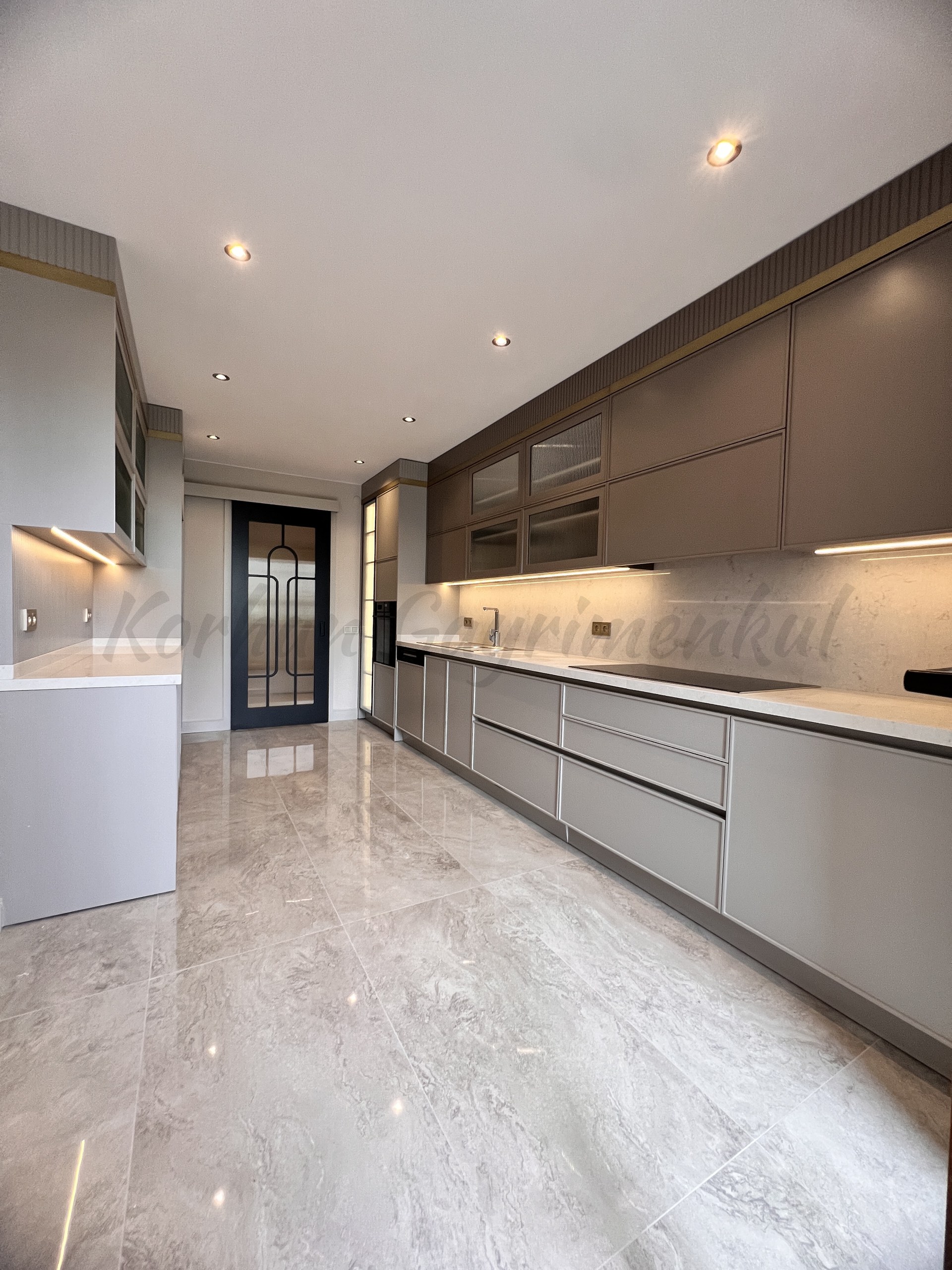 KOZYATAĞININ İKON SİTESİ IŞIKLAR 1 DE 170m2 NET 3+1 ÖZEL DEKORLU