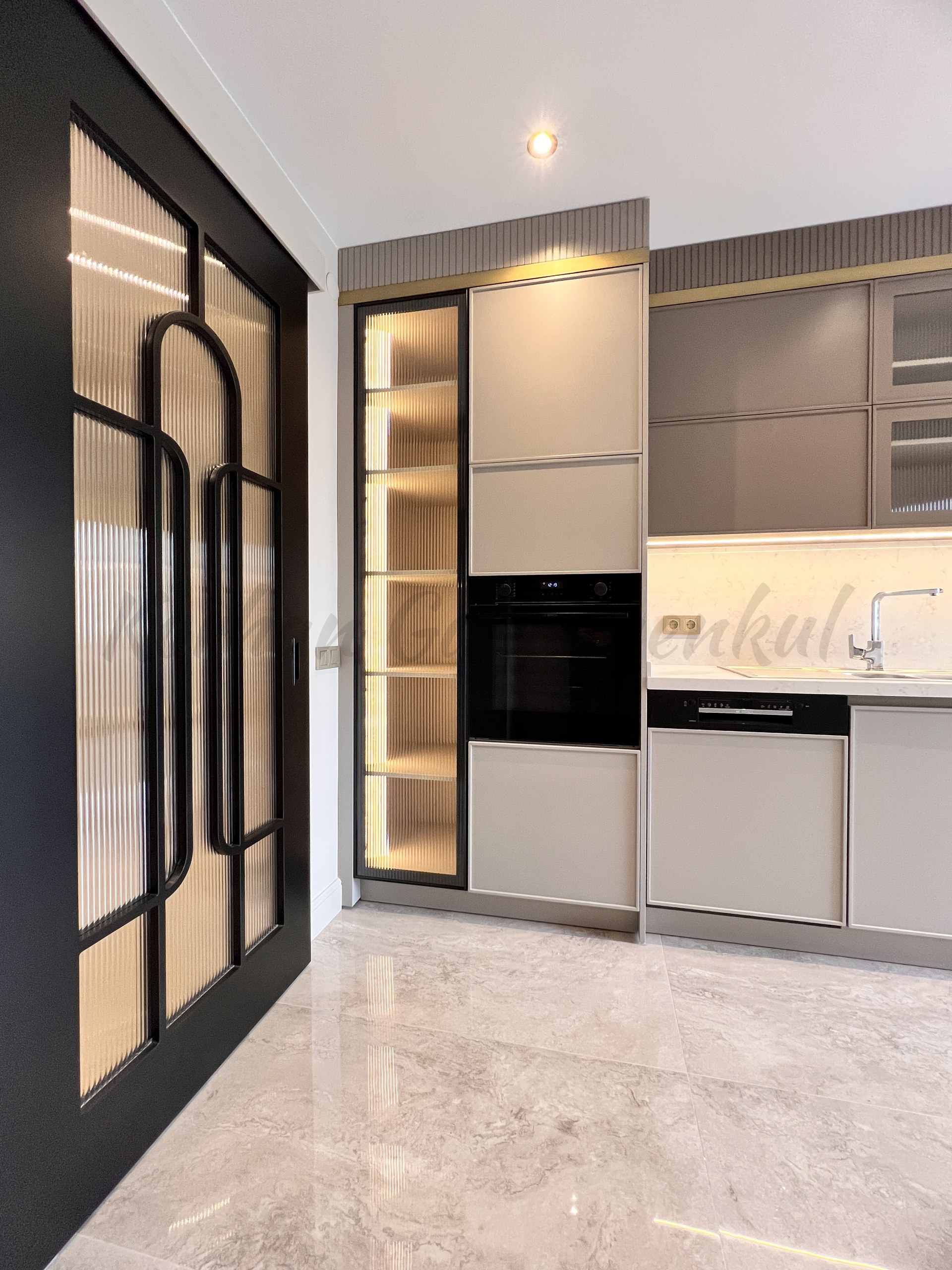 KOZYATAĞININ İKON SİTESİ IŞIKLAR 1 DE 170m2 NET 3+1 ÖZEL DEKORLU