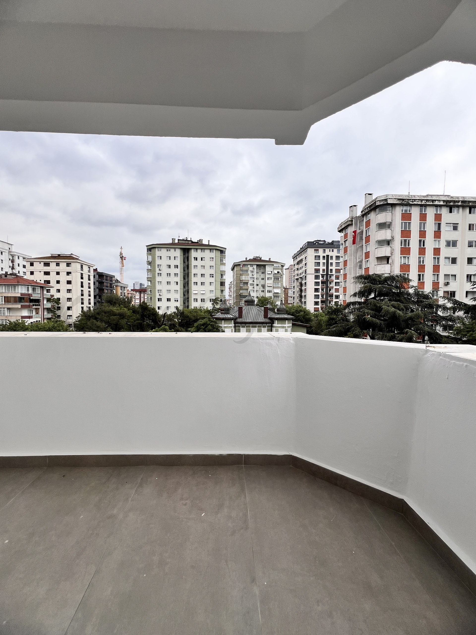 KOZYATAĞININ İKON SİTESİ IŞIKLAR 1 DE 170m2 NET 3+1 ÖZEL DEKORLU