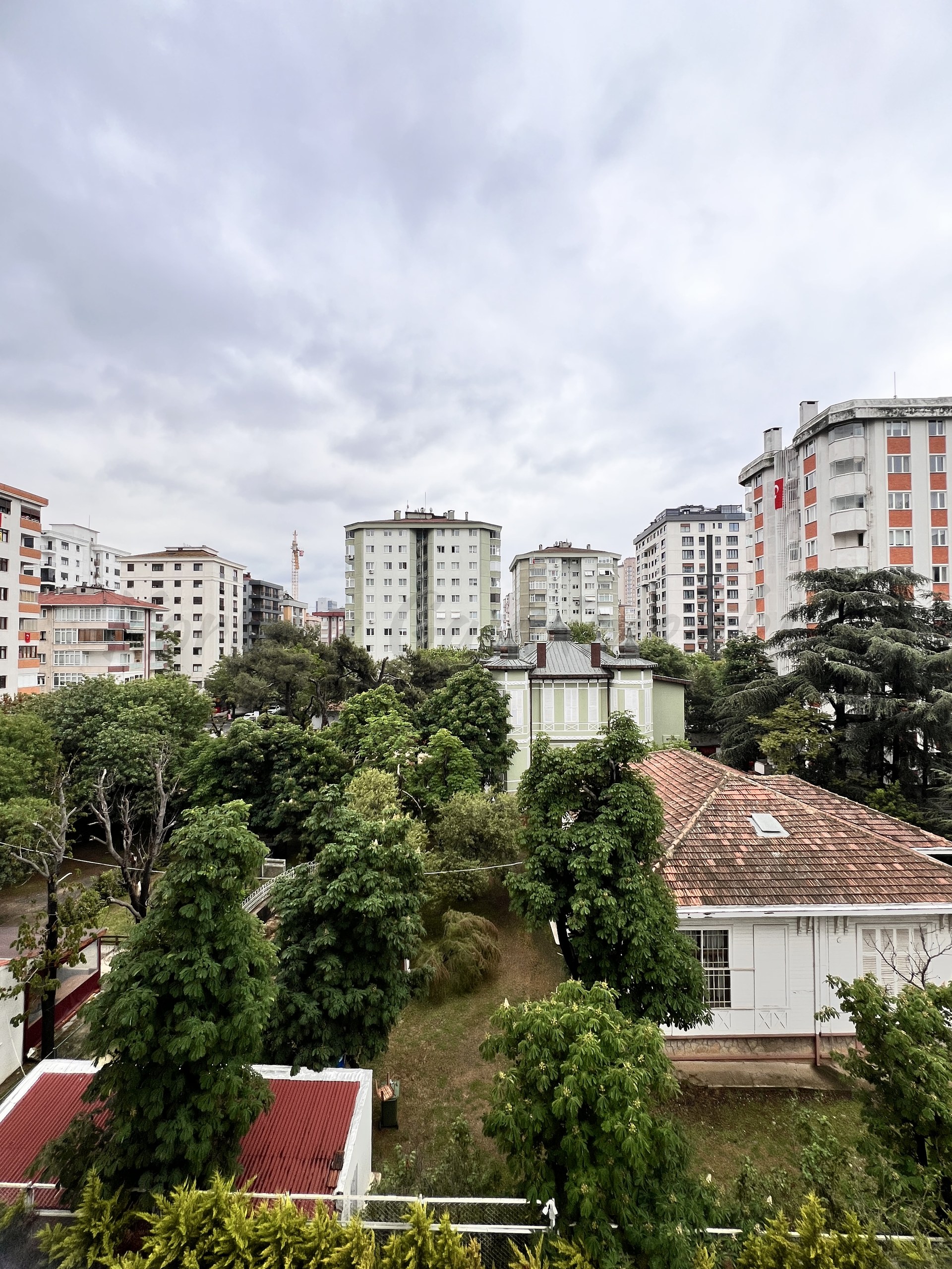 KOZYATAĞININ İKON SİTESİ IŞIKLAR 1 DE 170m2 NET 3+1 ÖZEL DEKORLU