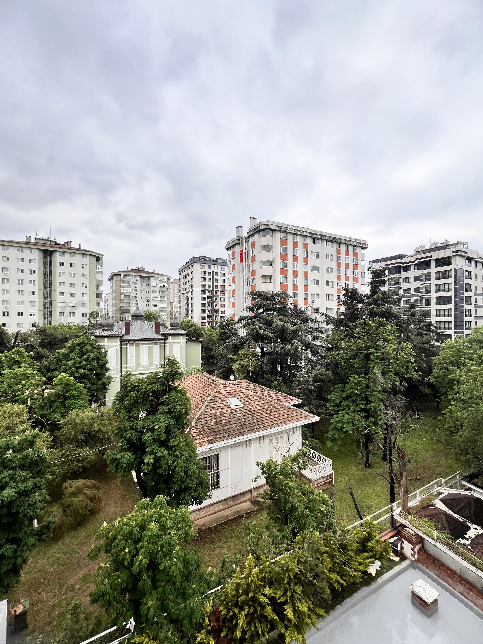 KOZYATAĞININ İKON SİTESİ IŞIKLAR 1 DE 170m2 NET 3+1 ÖZEL DEKORLU