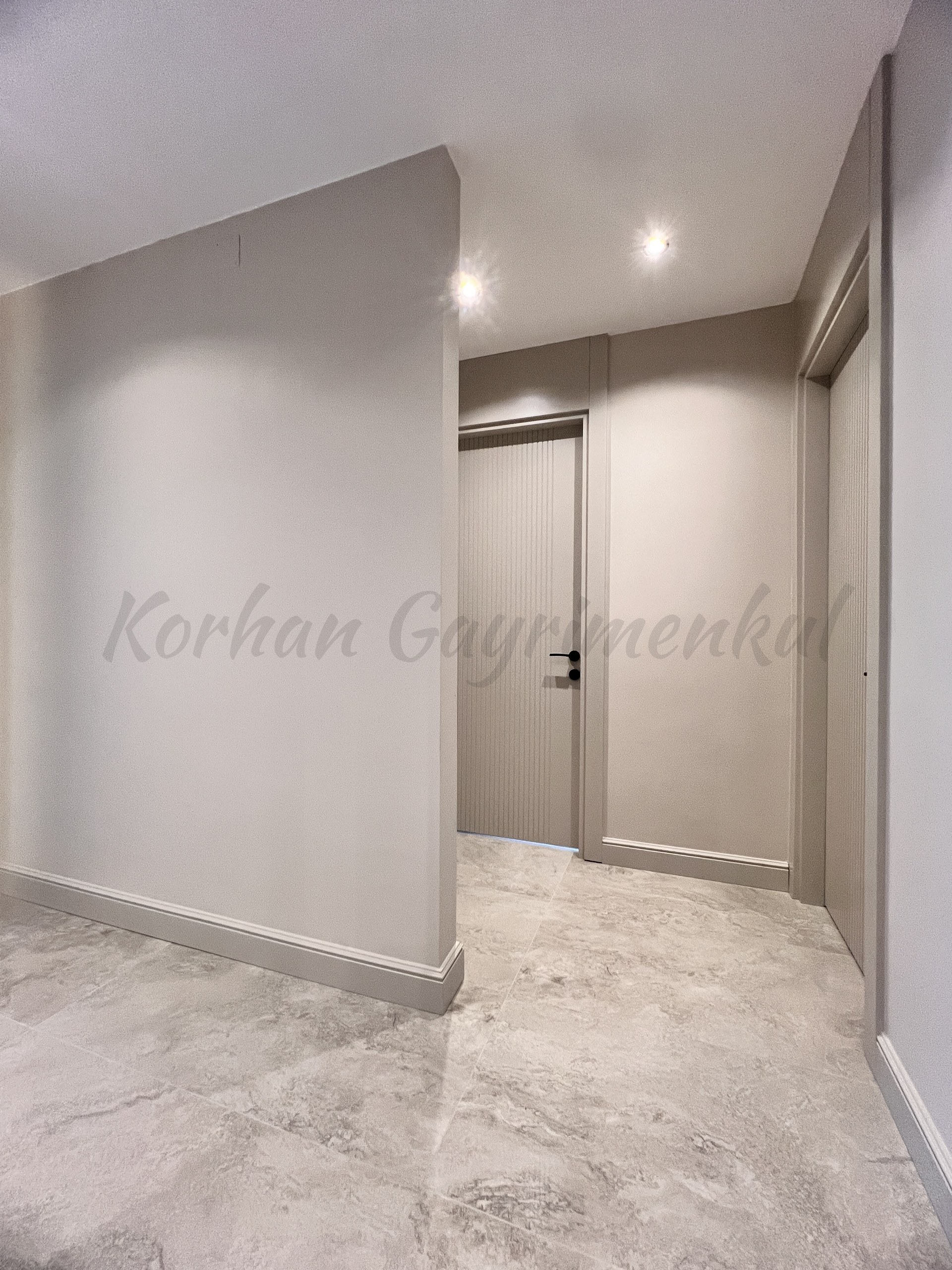 KOZYATAĞININ İKON SİTESİ IŞIKLAR 1 DE 170m2 NET 3+1 ÖZEL DEKORLU