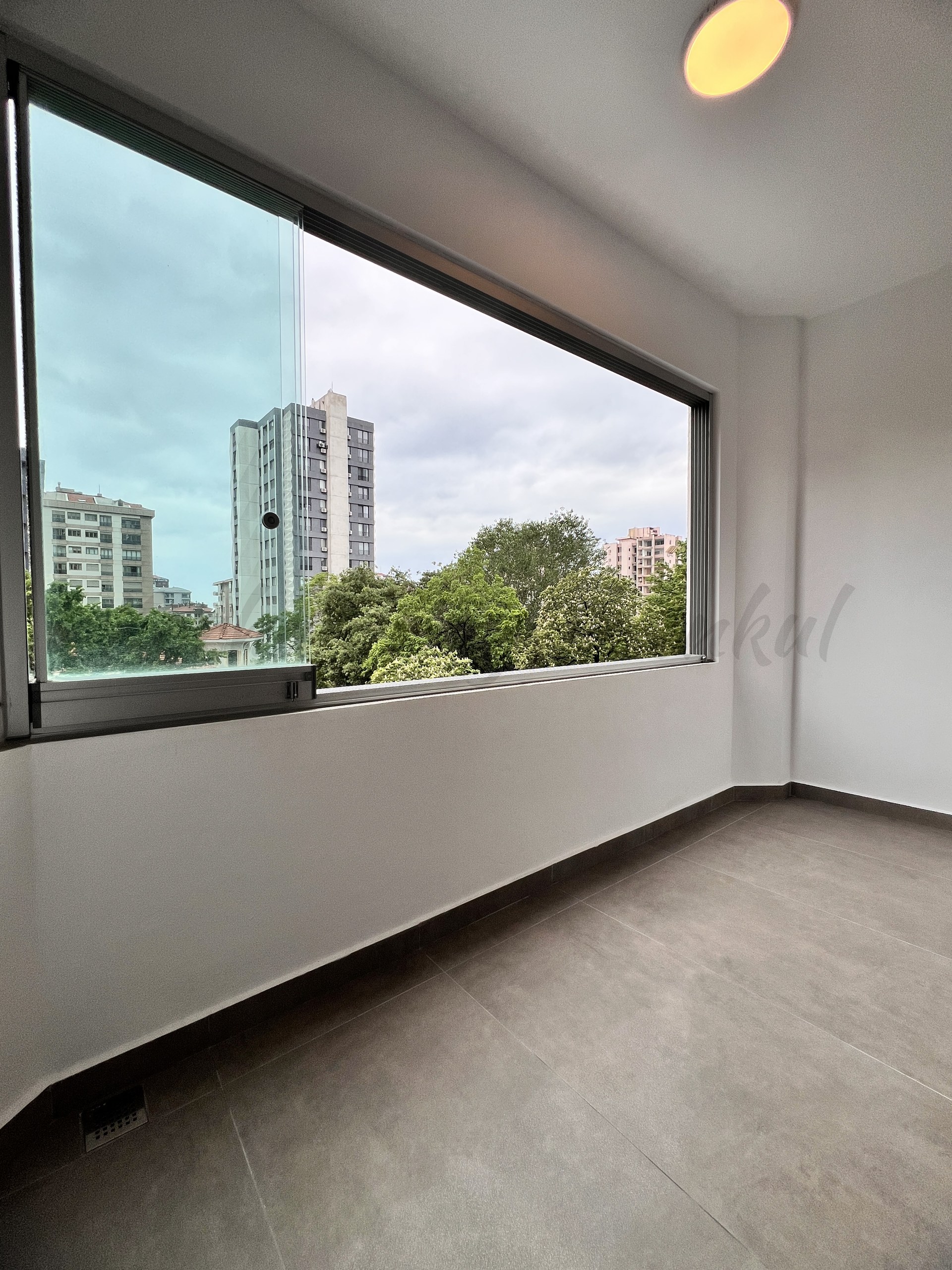 KOZYATAĞININ İKON SİTESİ IŞIKLAR 1 DE 170m2 NET 3+1 ÖZEL DEKORLU