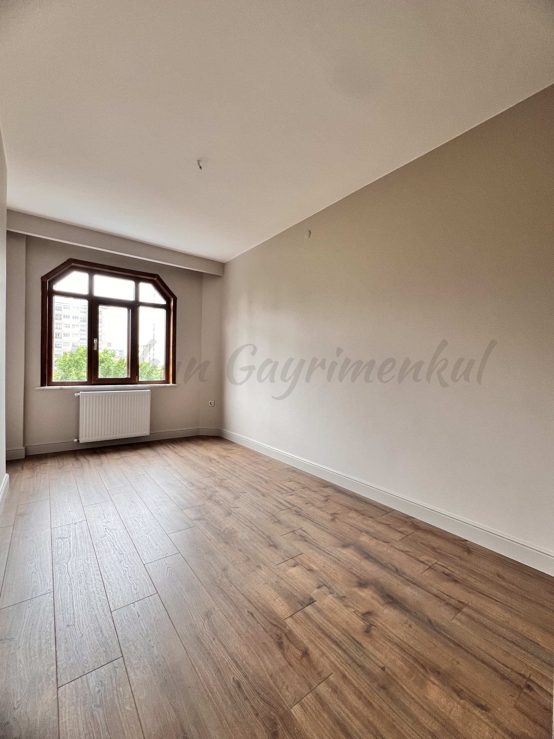 KOZYATAĞININ İKON SİTESİ IŞIKLAR 1 DE 170m2 NET 3+1 ÖZEL DEKORLU