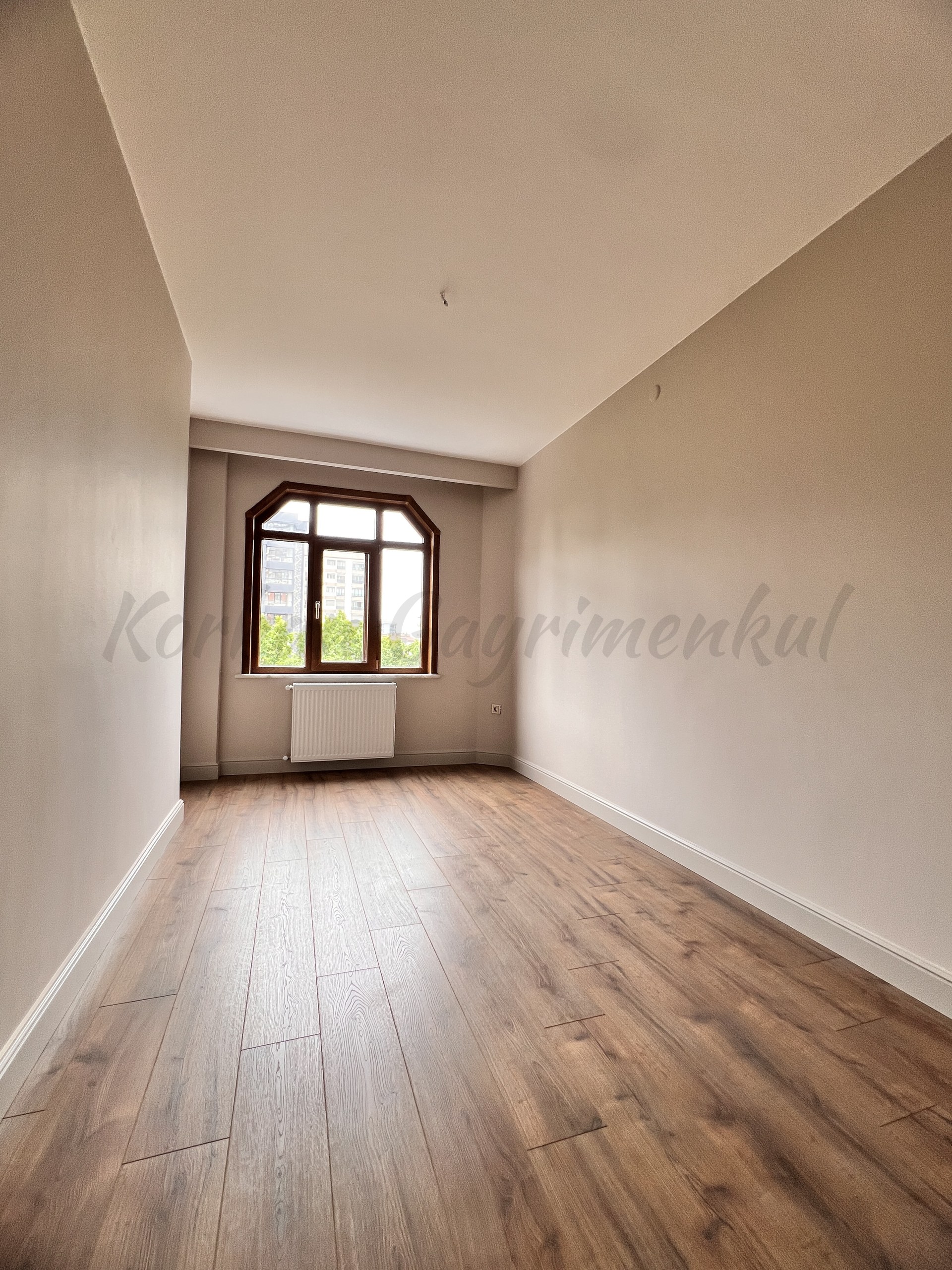 KOZYATAĞININ İKON SİTESİ IŞIKLAR 1 DE 170m2 NET 3+1 ÖZEL DEKORLU