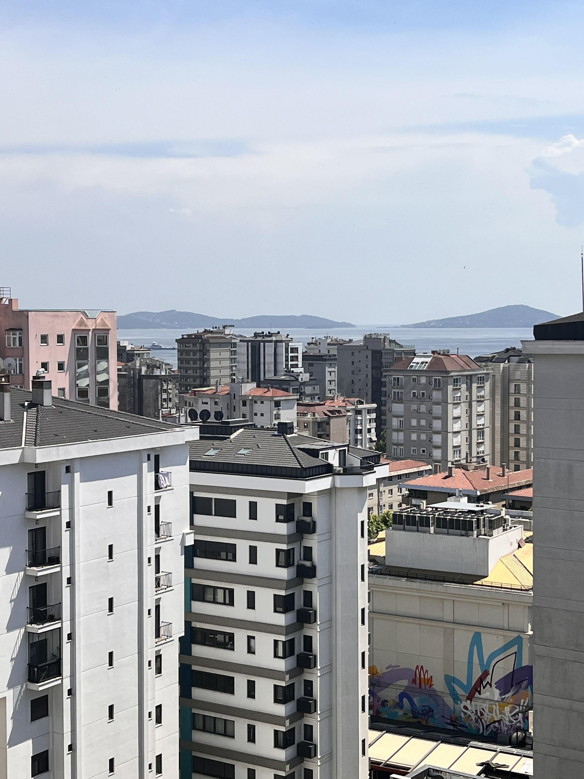 ERENKÖY ETHEMEFENDİ BAĞDAT’A KOMŞU BALKONDAN DENİZ GÖRÜR 165m2 BRÜT 135m2 NET 4+1
