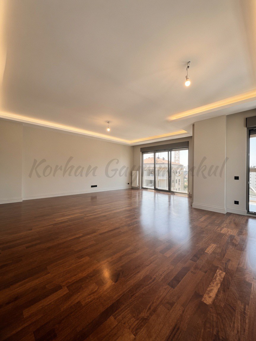ERENKÖY ETHEMEFENDİ BAĞDAT’A KOMŞU BALKONDAN DENİZ GÖRÜR 165m2 BRÜT 135m2 NET 4+1