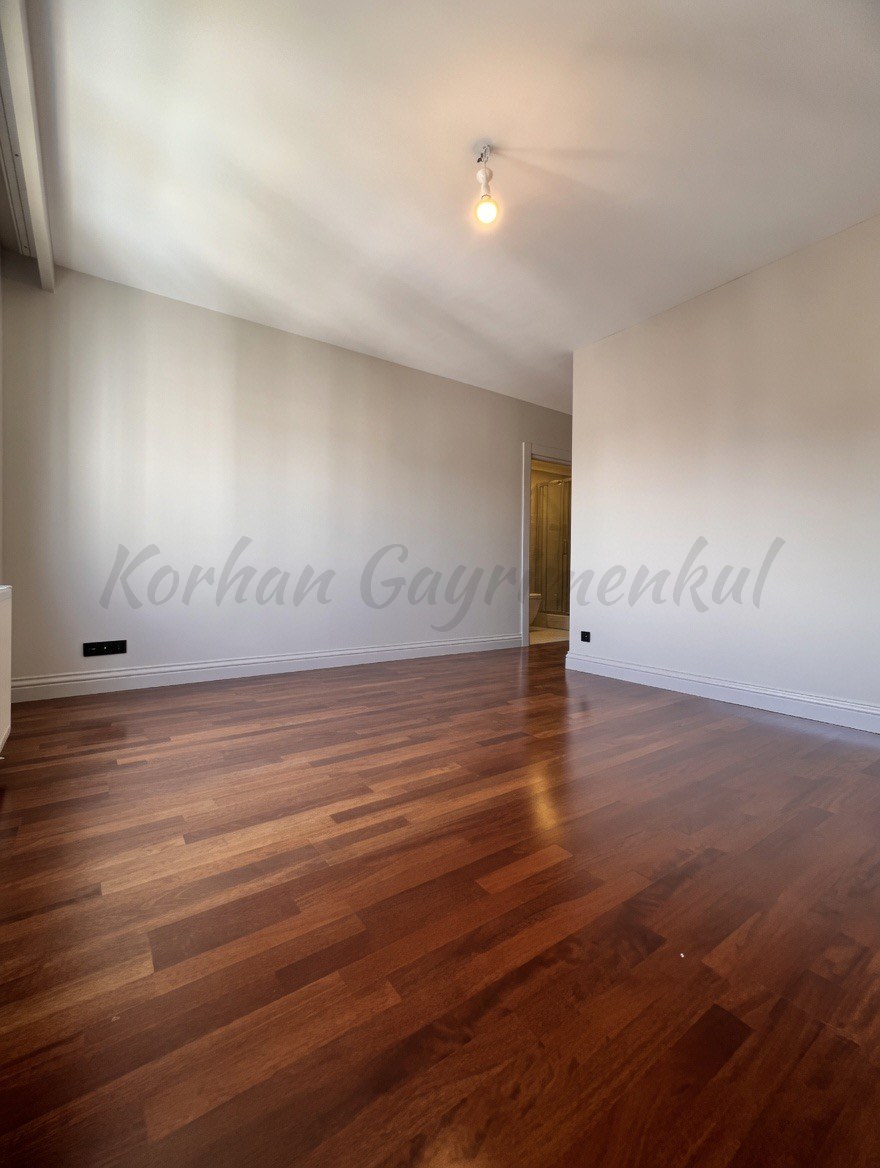 ERENKÖY ETHEMEFENDİ BAĞDAT’A KOMŞU BALKONDAN DENİZ GÖRÜR 165m2 BRÜT 135m2 NET 4+1