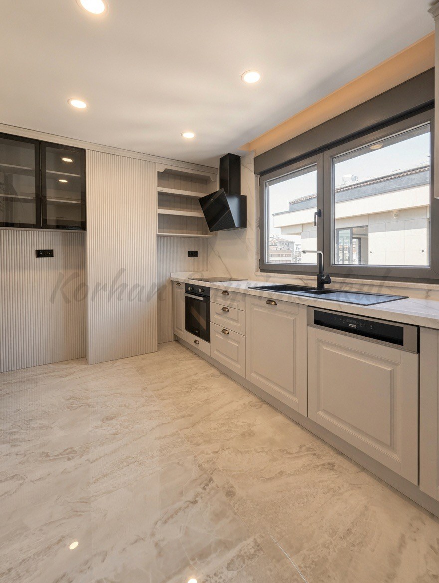 ERENKÖY ETHEMEFENDİ BAĞDAT’A KOMŞU BALKONDAN DENİZ GÖRÜR 165m2 BRÜT 135m2 NET 4+1