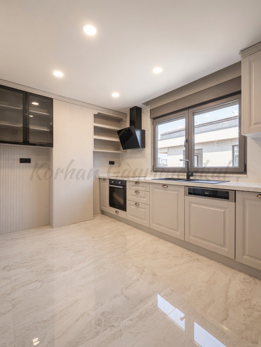 ERENKÖY ETHEMEFENDİ BAĞDAT’A KOMŞU BALKONDAN DENİZ GÖRÜR 165m2 BRÜT 135m2 NET 4+1