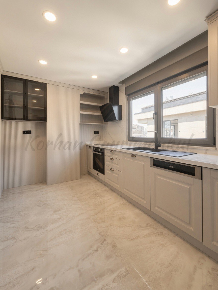 ERENKÖY ETHEMEFENDİ BAĞDAT’A KOMŞU BALKONDAN DENİZ GÖRÜR 165m2 BRÜT 135m2 NET 4+1