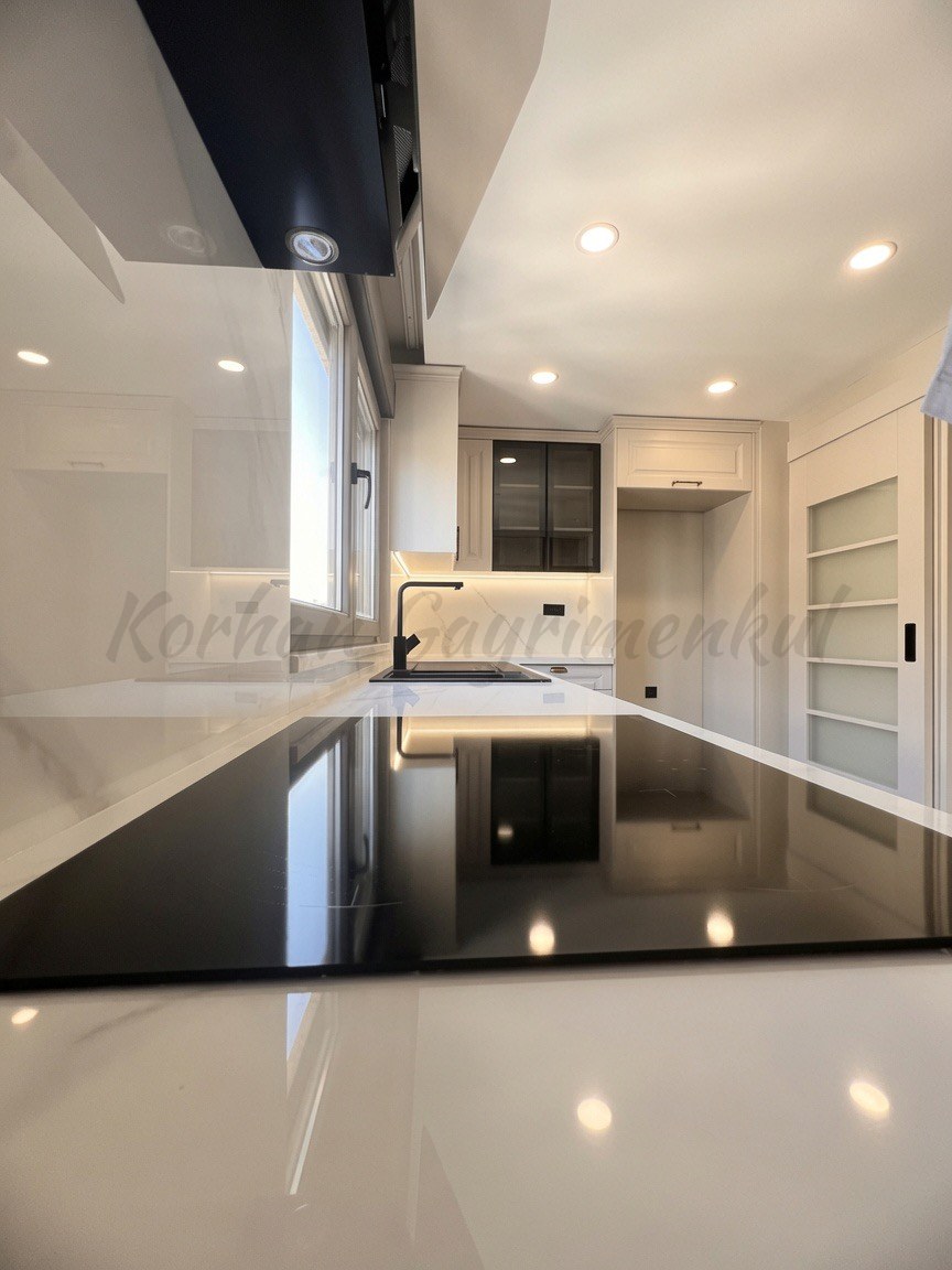 ERENKÖY ETHEMEFENDİ BAĞDAT’A KOMŞU BALKONDAN DENİZ GÖRÜR 165m2 BRÜT 135m2 NET 4+1