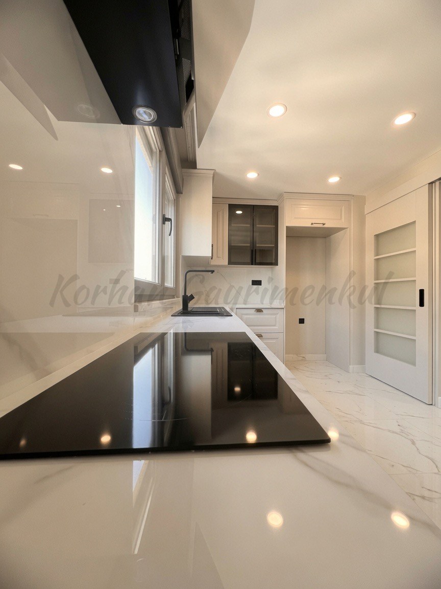ERENKÖY ETHEMEFENDİ BAĞDAT’A KOMŞU BALKONDAN DENİZ GÖRÜR 165m2 BRÜT 135m2 NET 4+1